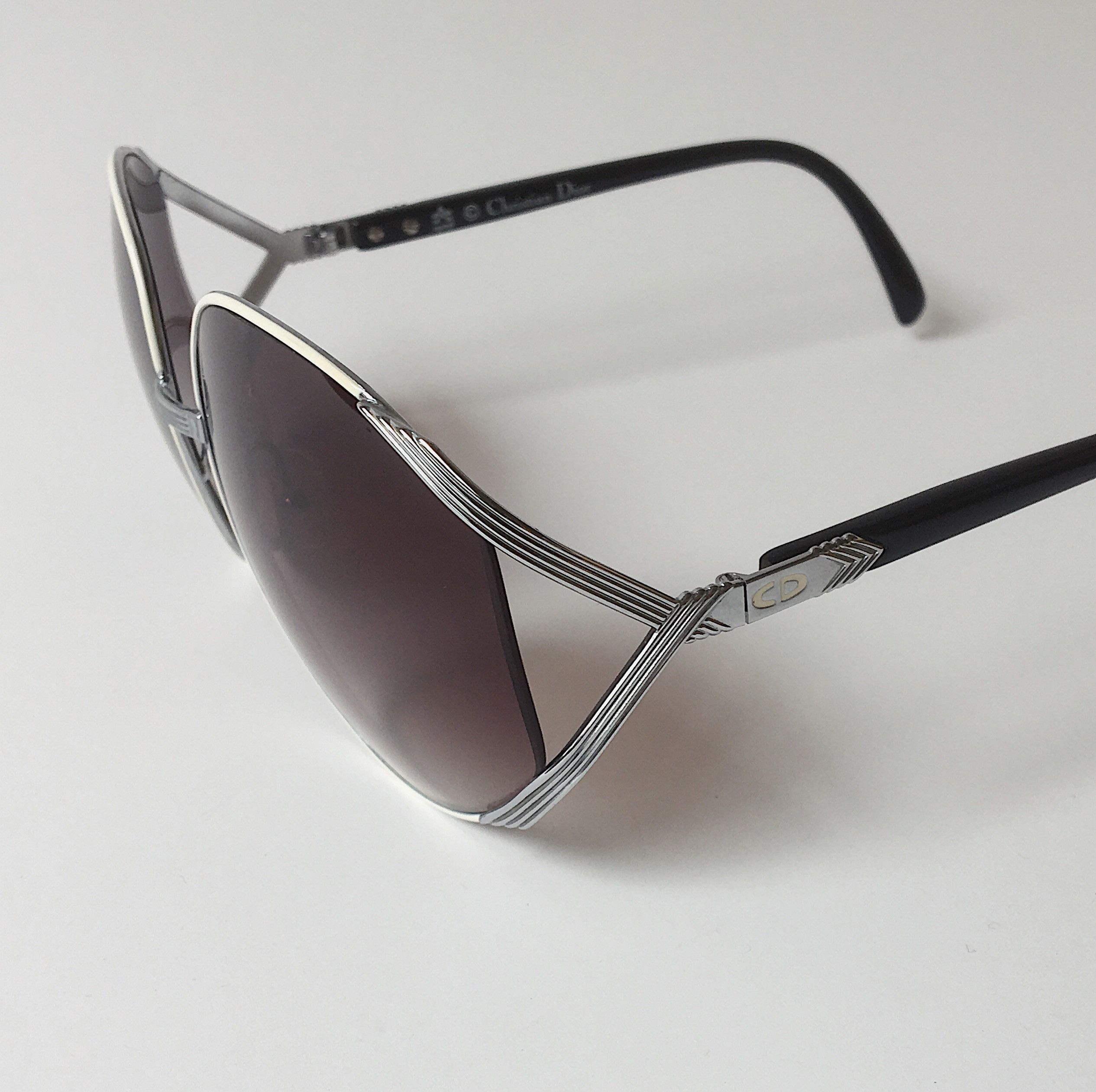 Dior Christian Dior Vintage Oval Sunglasses White/Silver 80s Size ONE SIZE - 4 Thumbnail