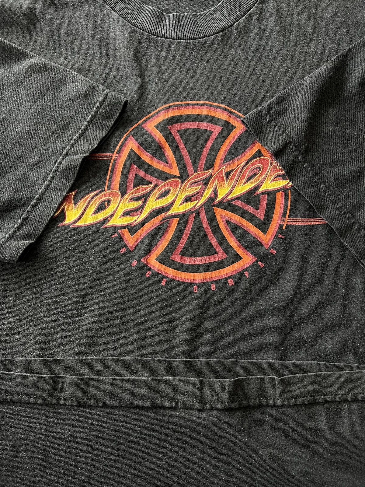Independent Truck Co. × Vintage Vintage 2000s Independent Truck Company Black Tee Size US L / EU 52-54 / 3 - 5 Thumbnail