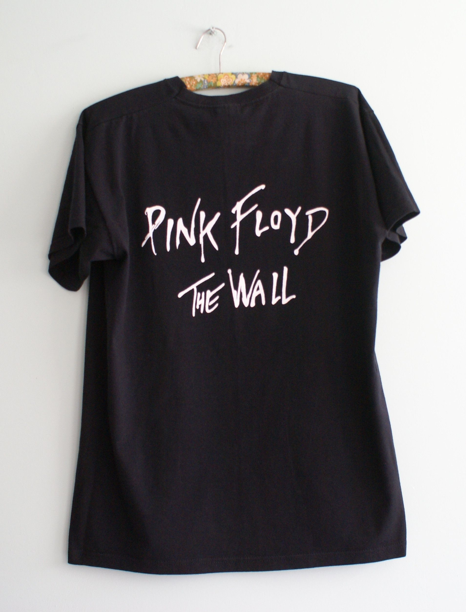 Band Tees Vintage Pink Floyd T-shirt, Pink Floyd the Wall, Size US M / EU 48-50 / 2 - 6 Thumbnail