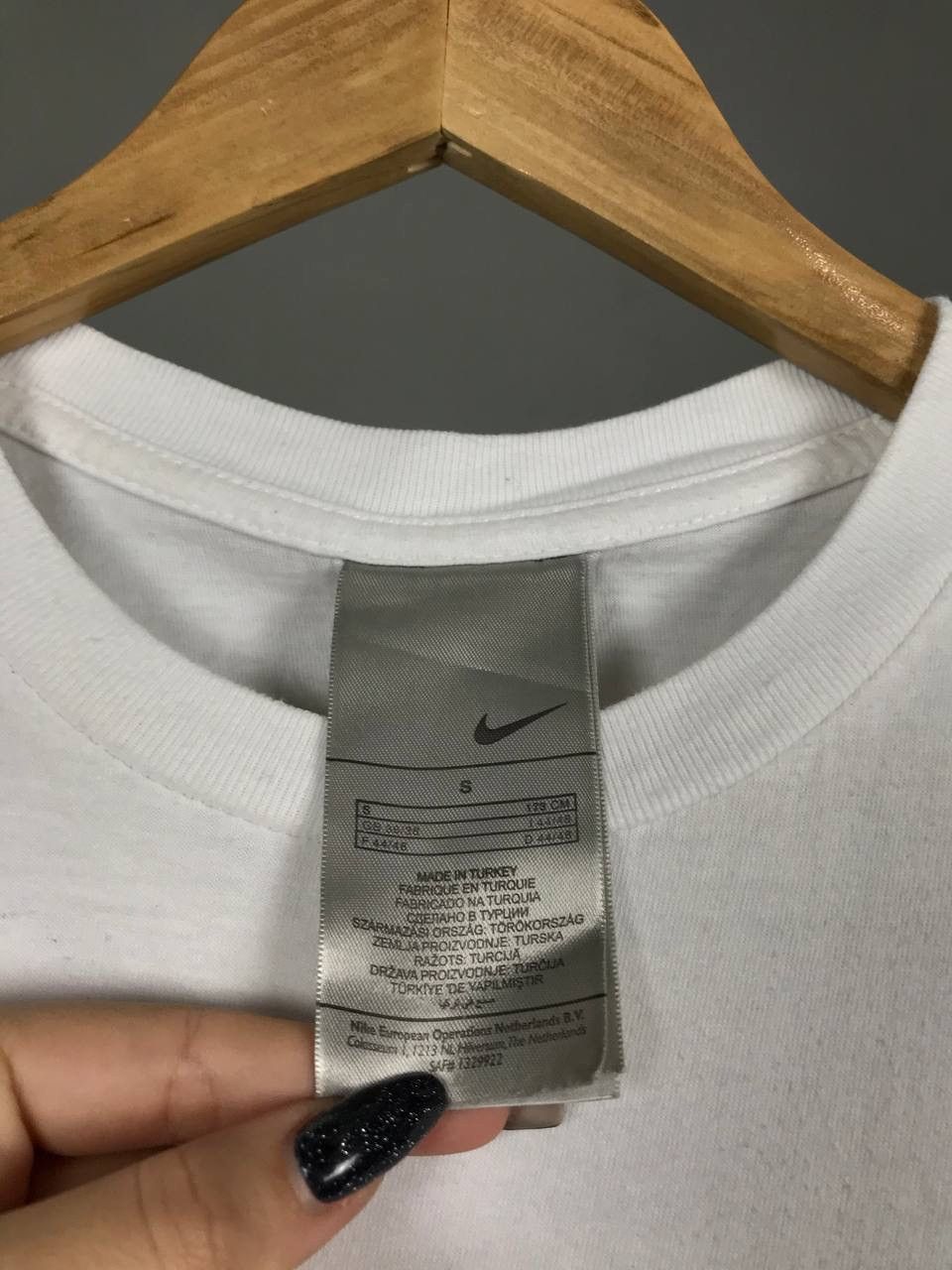 Nike Nike swoosh streetwear vintage center logo tee Size US S / EU 44-46 / 1 - 4 Thumbnail