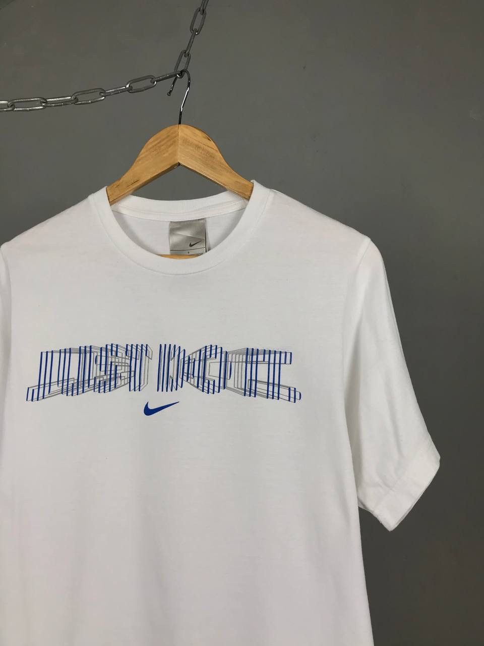 Nike Nike swoosh streetwear vintage center logo tee Size US S / EU 44-46 / 1 - 2 Thumbnail