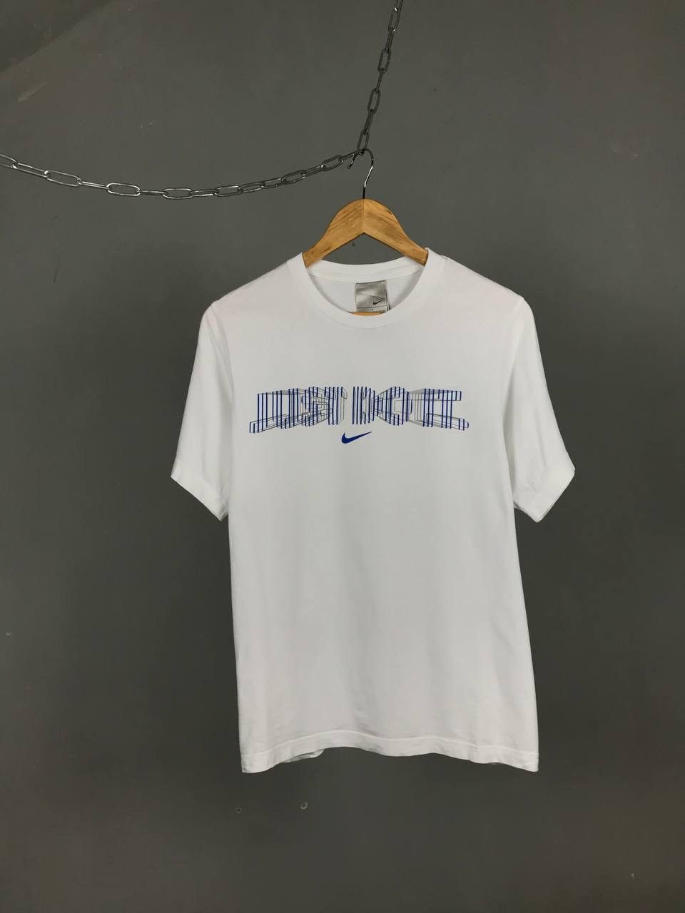 Nike Nike swoosh streetwear vintage center logo tee Size US S / EU 44-46 / 1 - 1 Thumbnail
