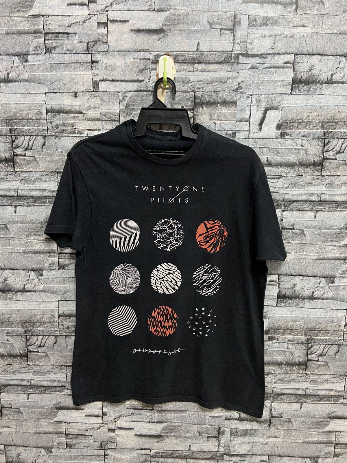 image of Band Tees Twenty One Pilots Band T Shirt Fit L in Black, Men's (Size Large)