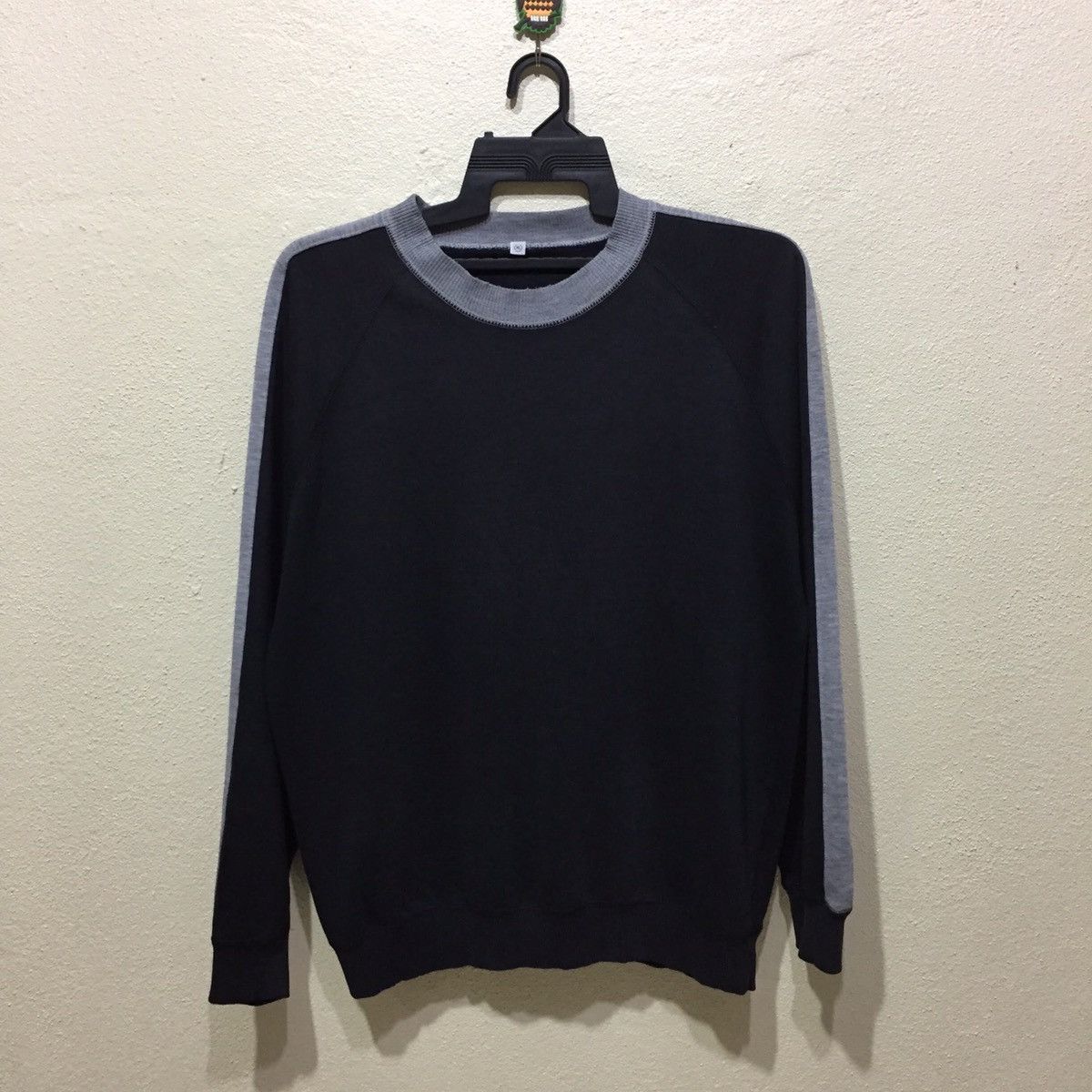 Uniqlo UNIQLO Sweatshirt size XL Size US XL / EU 56 / 4 - 1 Thumbnail