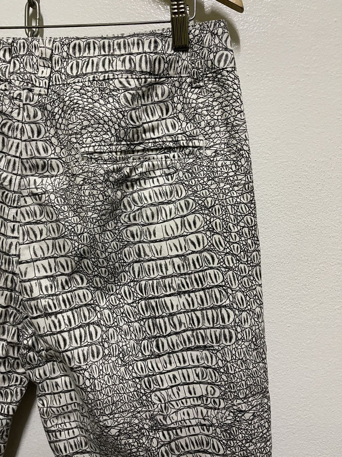 Designer Birdie Hunt Crocodile Full Print Pants Size US 32 / EU 48 - 13 Thumbnail