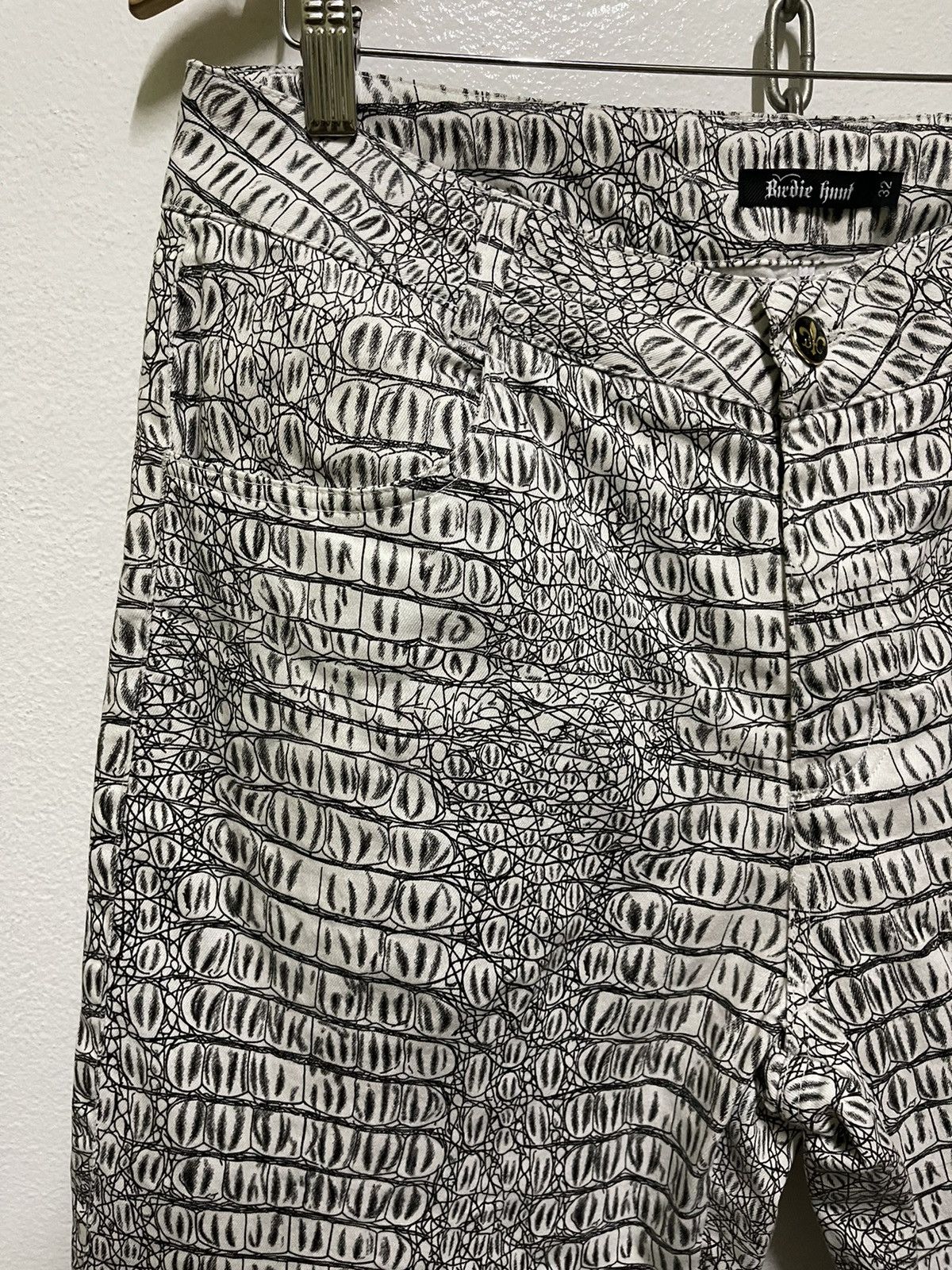 Designer Birdie Hunt Crocodile Full Print Pants Size US 32 / EU 48 - 2 Thumbnail
