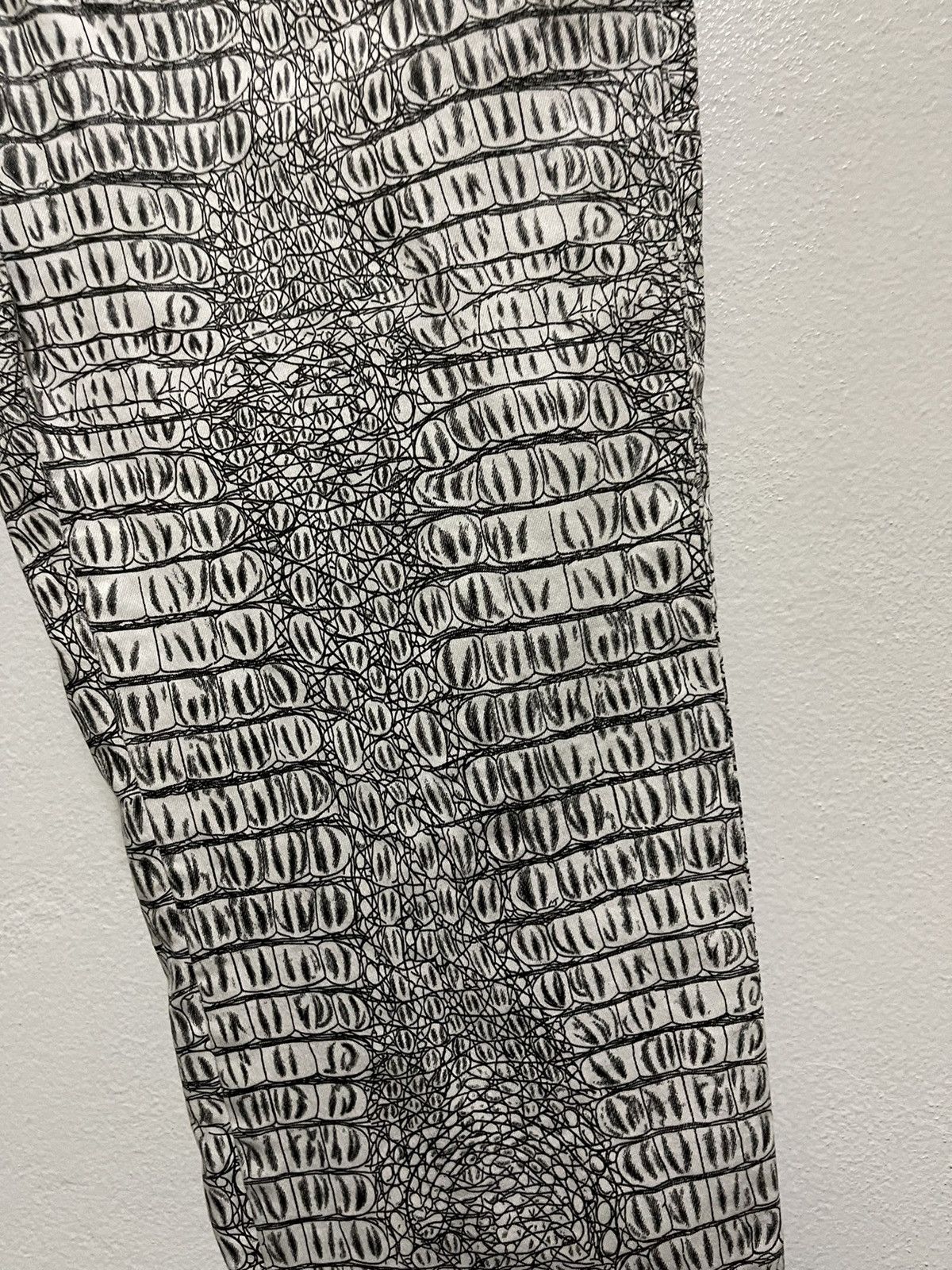 Designer Birdie Hunt Crocodile Full Print Pants Size US 32 / EU 48 - 6 Thumbnail