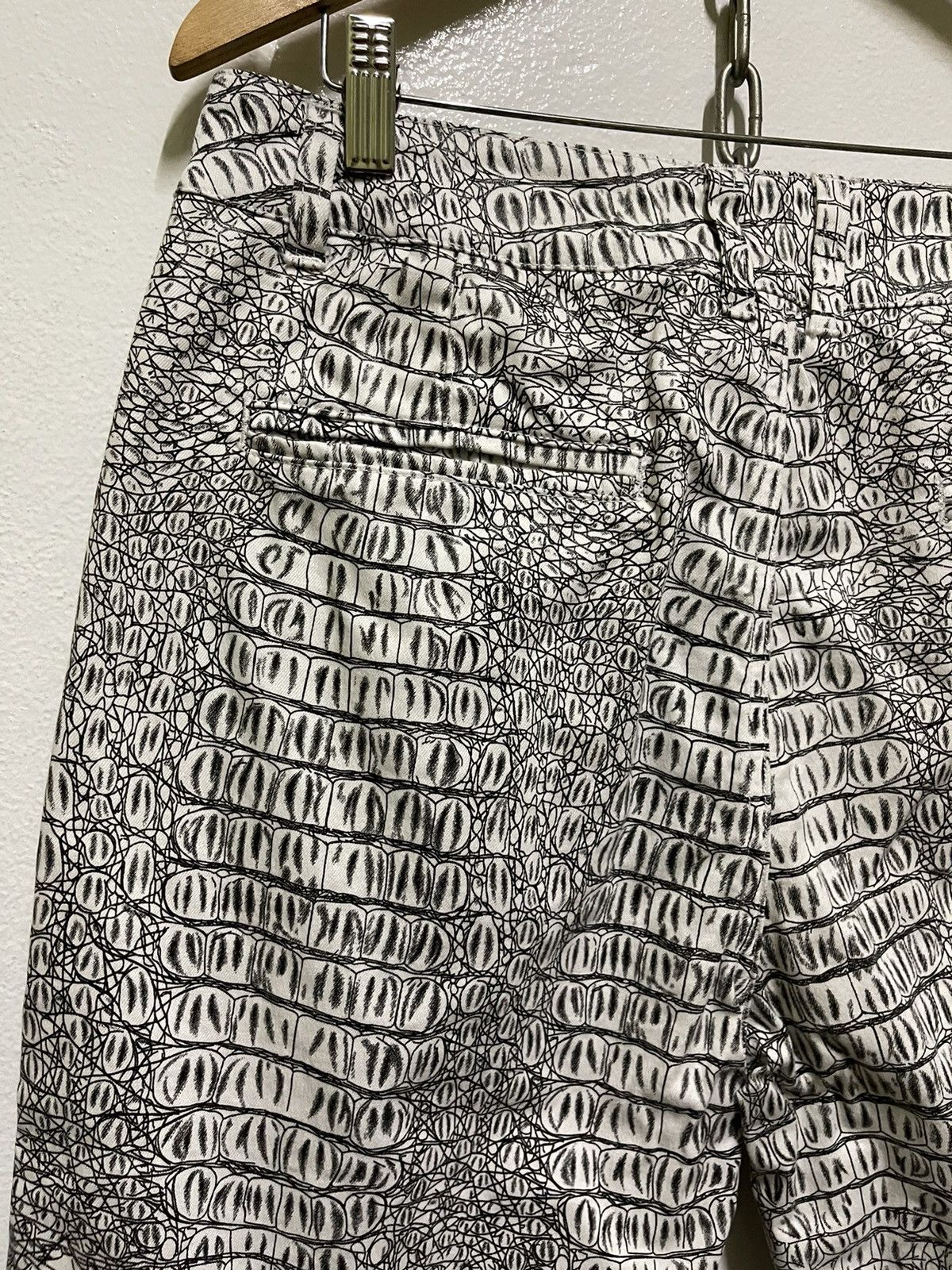 Designer Birdie Hunt Crocodile Full Print Pants Size US 32 / EU 48 - 11 Thumbnail