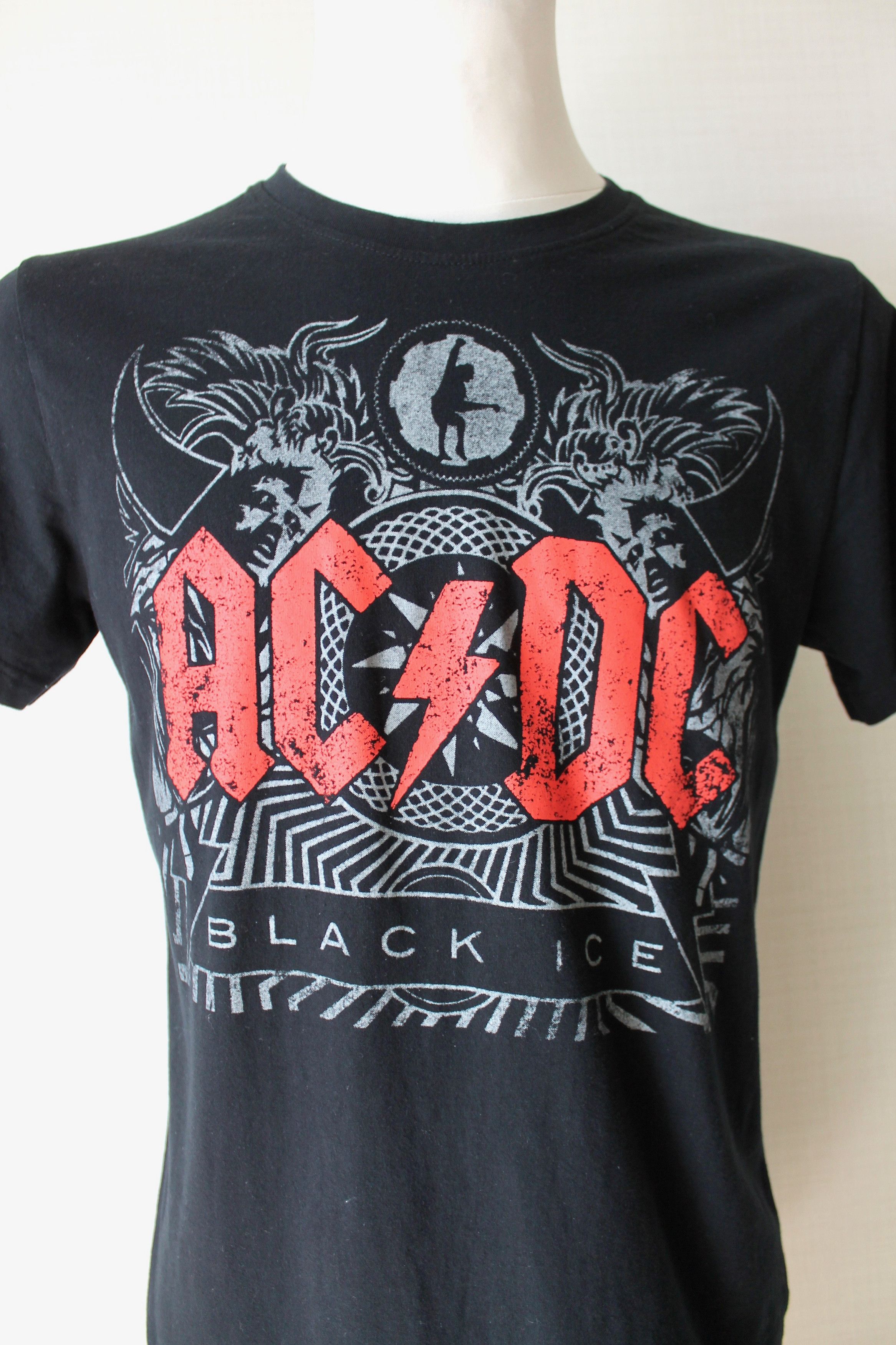 AC/DC AC/DC Black Ice Vintage T-shirt Band tee Shirt sz M Size US M / EU 48-50 / 2 - 3 Thumbnail