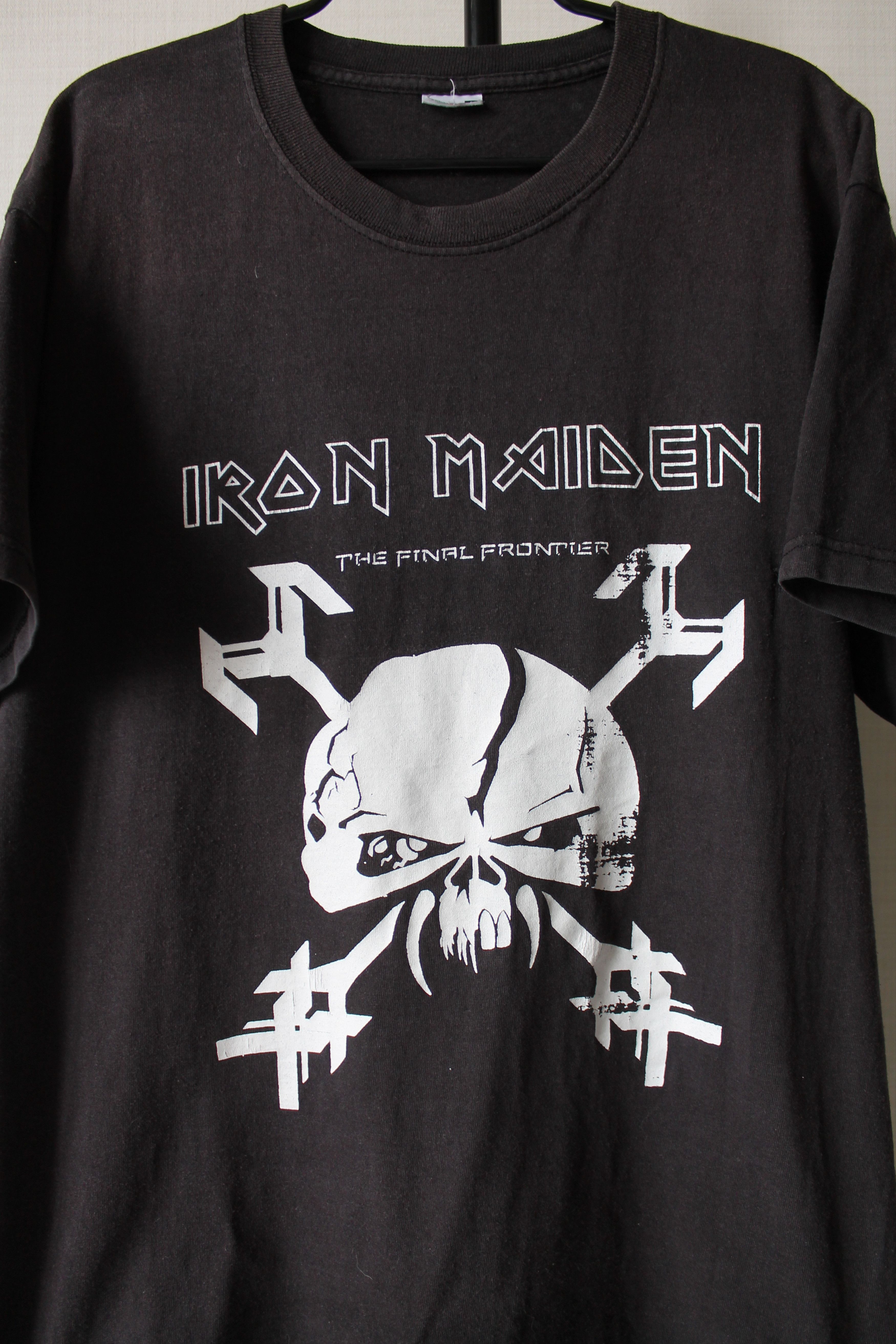 Iron Maiden 2011 IRON MAIDEN the Final Frontier UK Tour Tee Trashed Size US L / EU 52-54 / 3 - 3 Thumbnail
