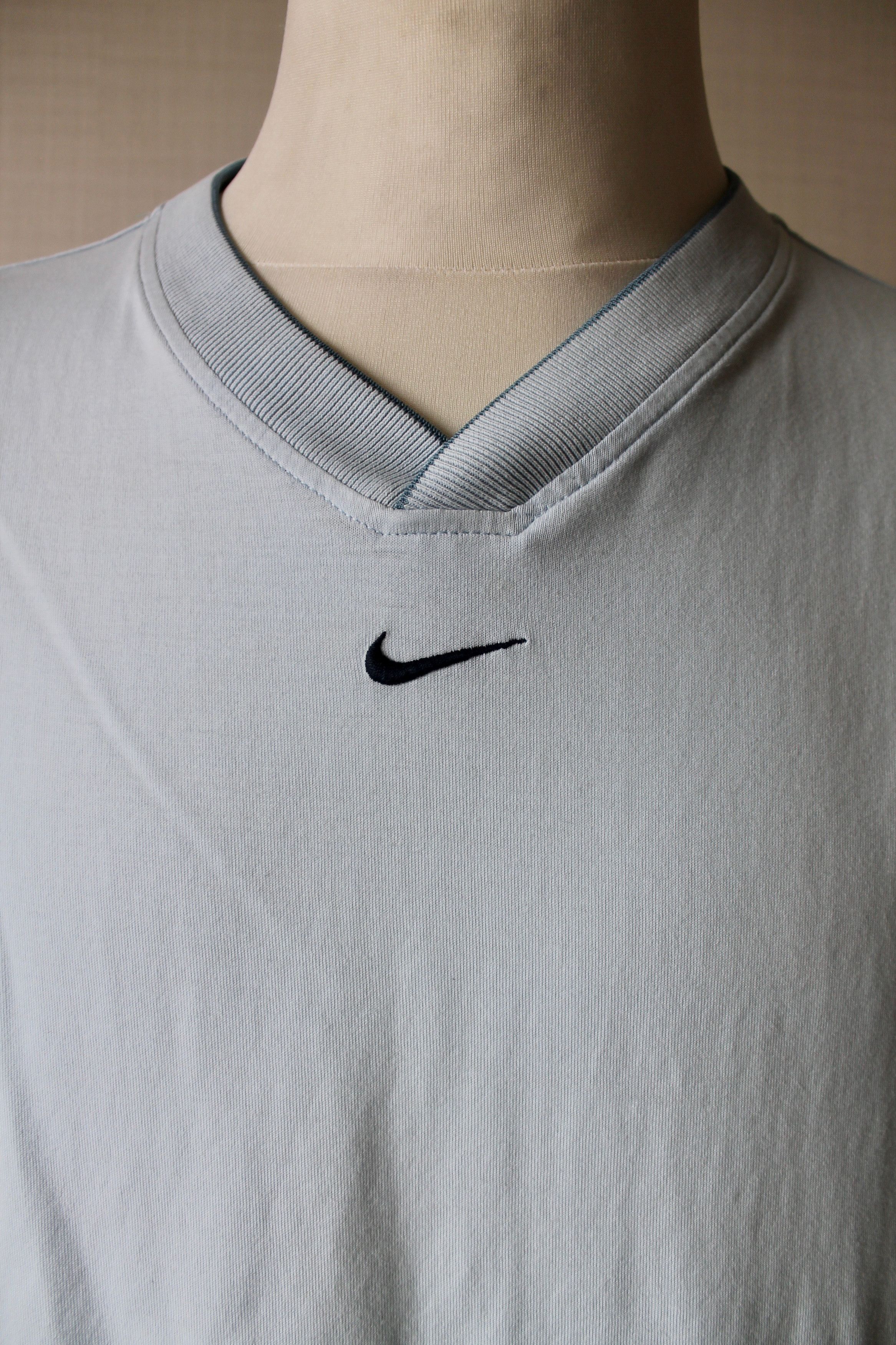 Nike Vintage Nike T Shirt v neck Cotton Blue worn Tee logo Size US XXL / EU 58 / 5 - 2 Thumbnail