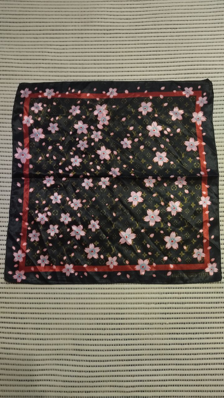 Vintage Vintage flowers LV scarf Size ONE SIZE - 1 Thumbnail