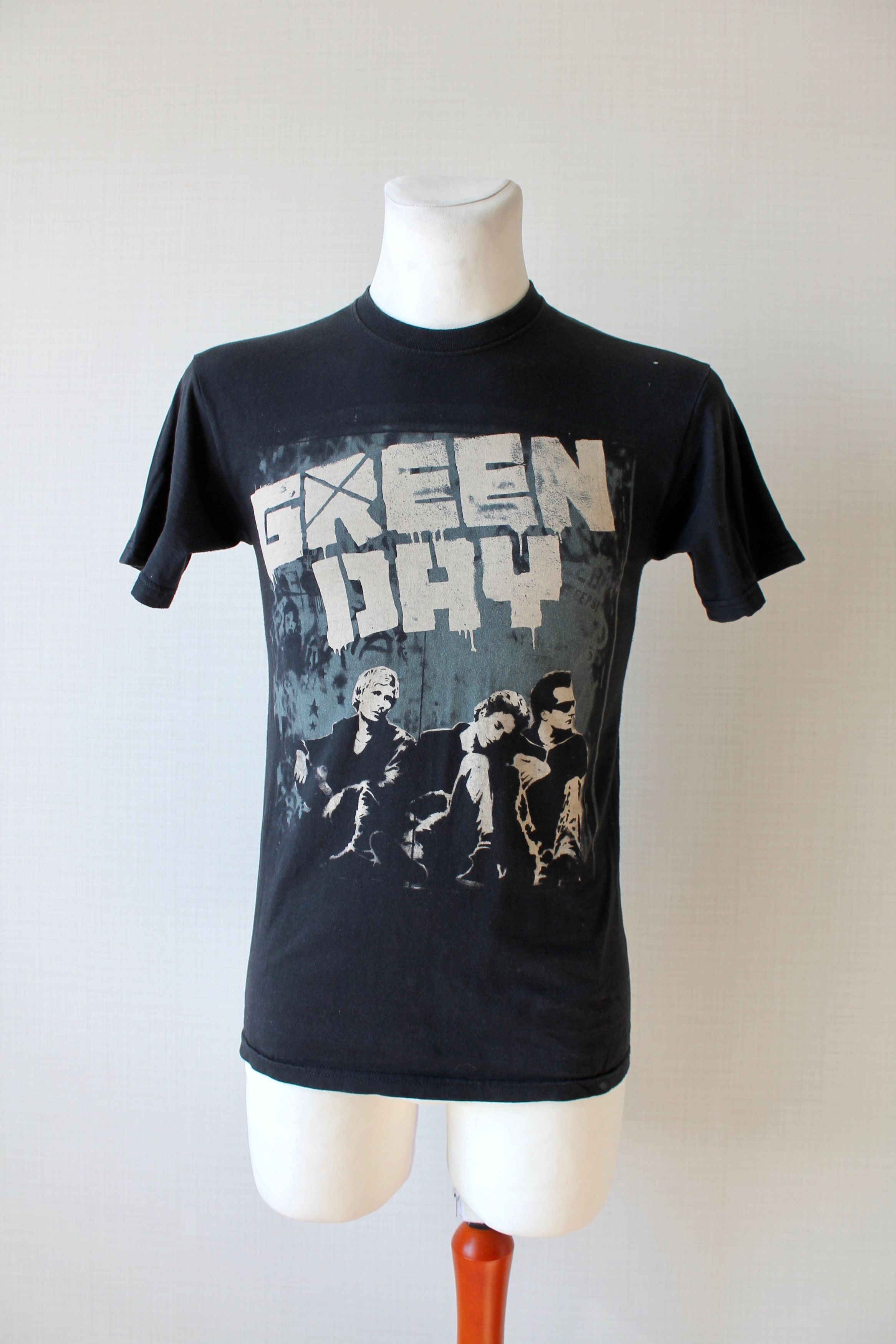 Band Tees VINTAGE! Green Day t-shirt 2010 WORLD TOUR size Small Size US S / EU 44-46 / 1 - 1 Thumbnail