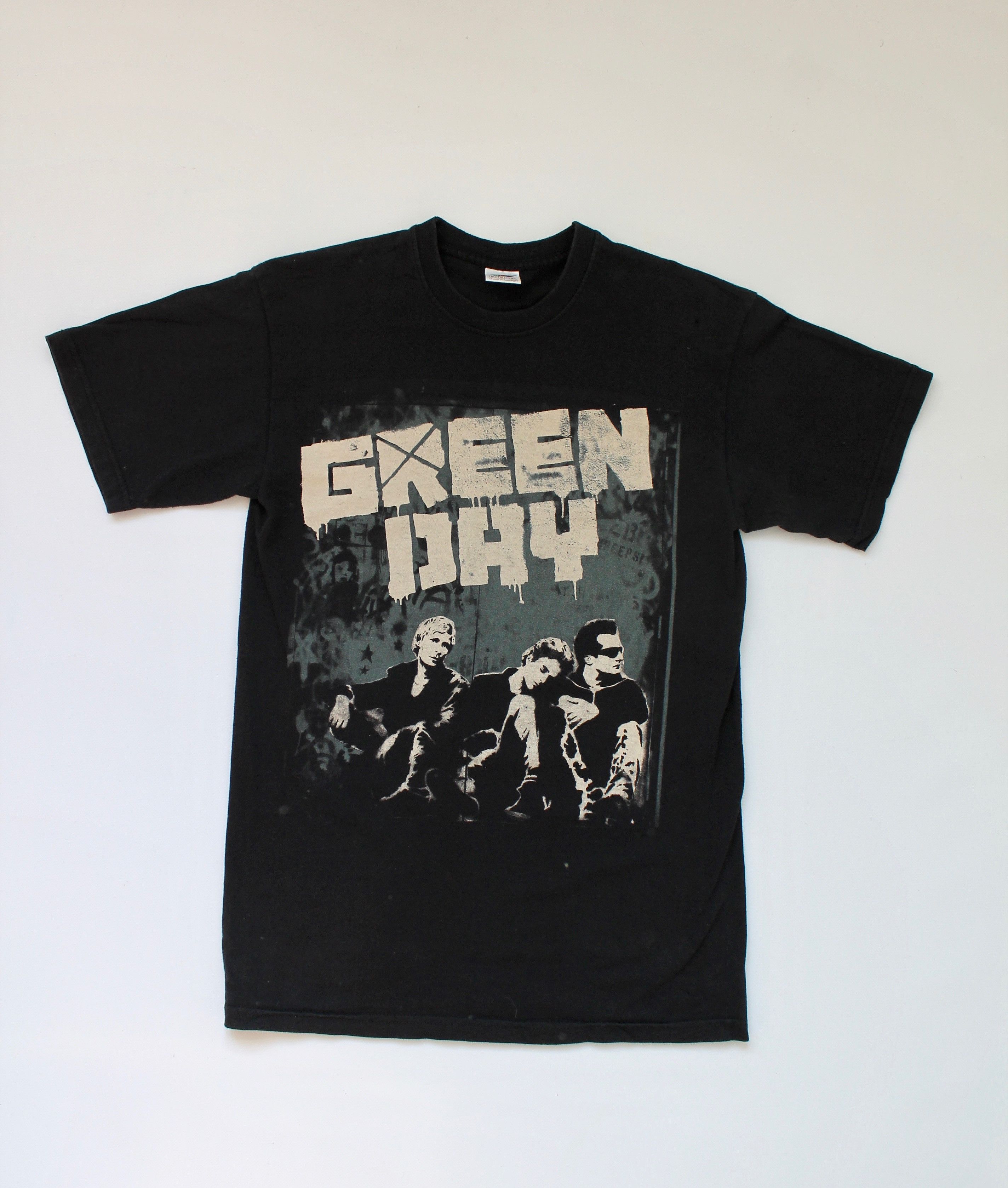 Band Tees VINTAGE! Green Day t-shirt 2010 WORLD TOUR size Small Size US S / EU 44-46 / 1 - 2 Thumbnail