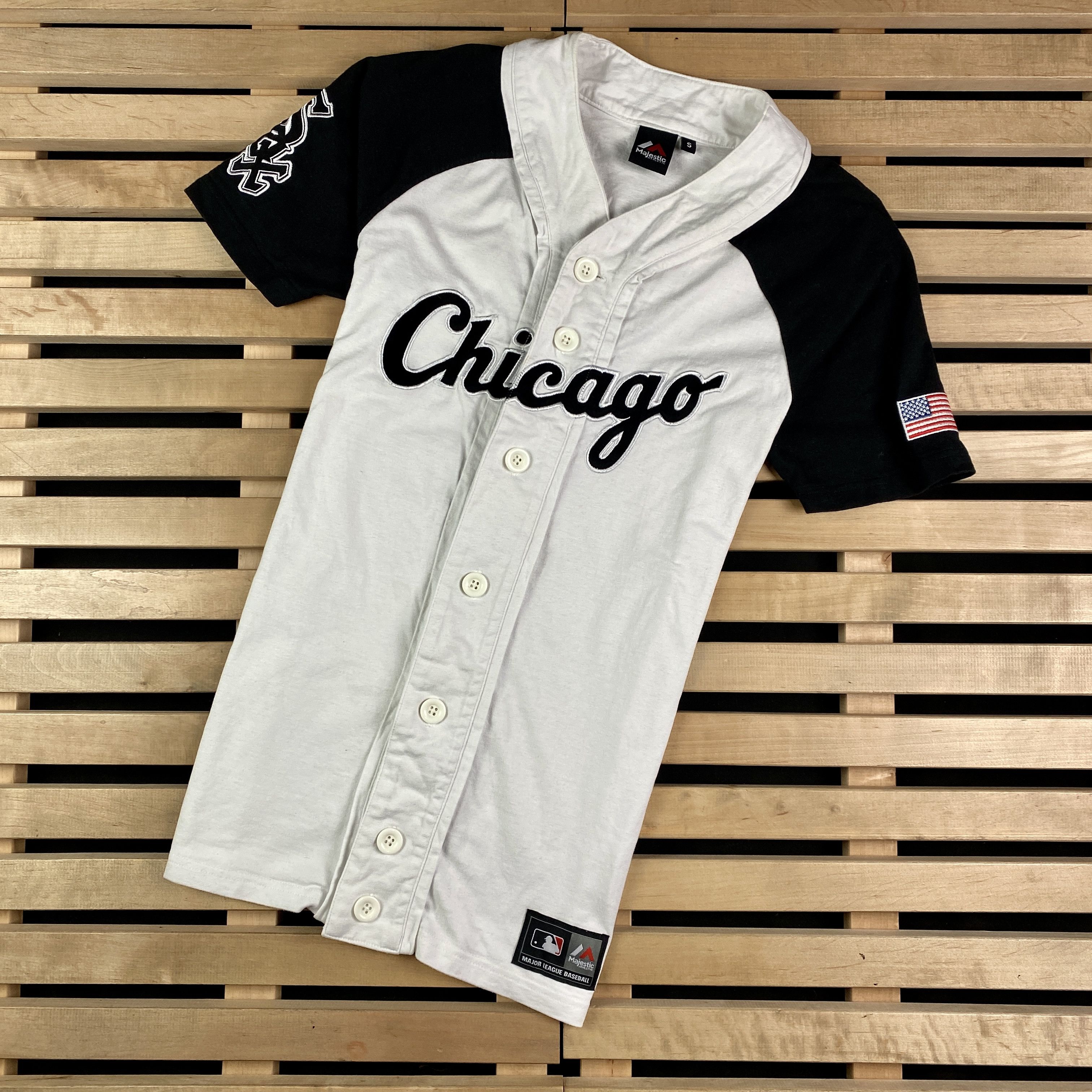 Majestic Mens T Shirt Button Majestic Chicago Size S Size US S / EU 44-46 / 1 - 1 Thumbnail