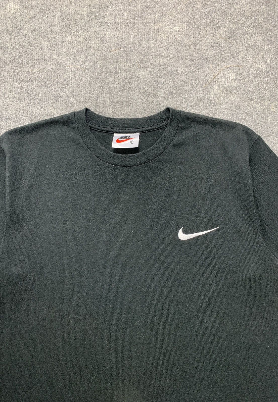 Nike × Vintage Vintage Y2K Nike Small Embroidered Logo Tee Size US S / EU 44-46 / 1 - 3 Thumbnail