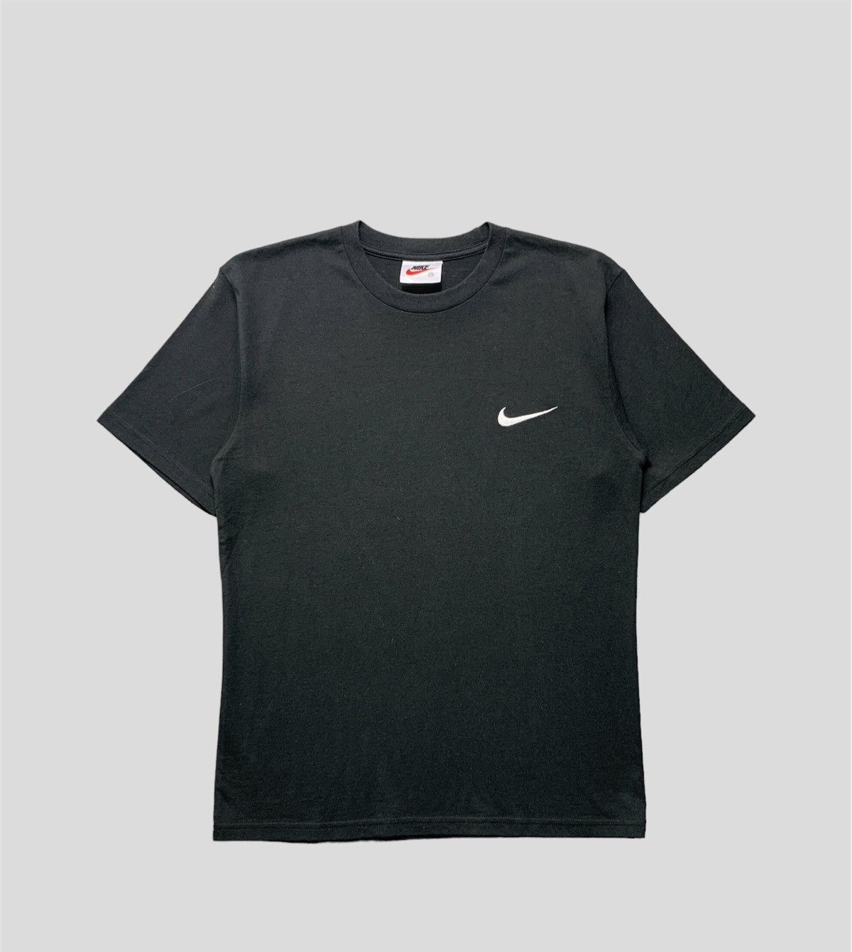 Nike × Vintage Vintage Y2K Nike Small Embroidered Logo Tee Size US S / EU 44-46 / 1 - 1 Thumbnail