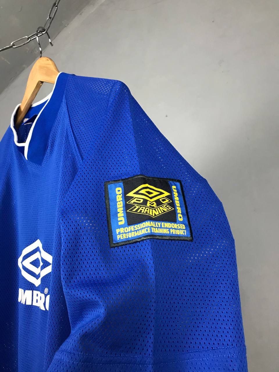 Umbro × Vintage Umbro vintage sportwear overprinted center logo tee Size US L / EU 52-54 / 3 - 3 Thumbnail