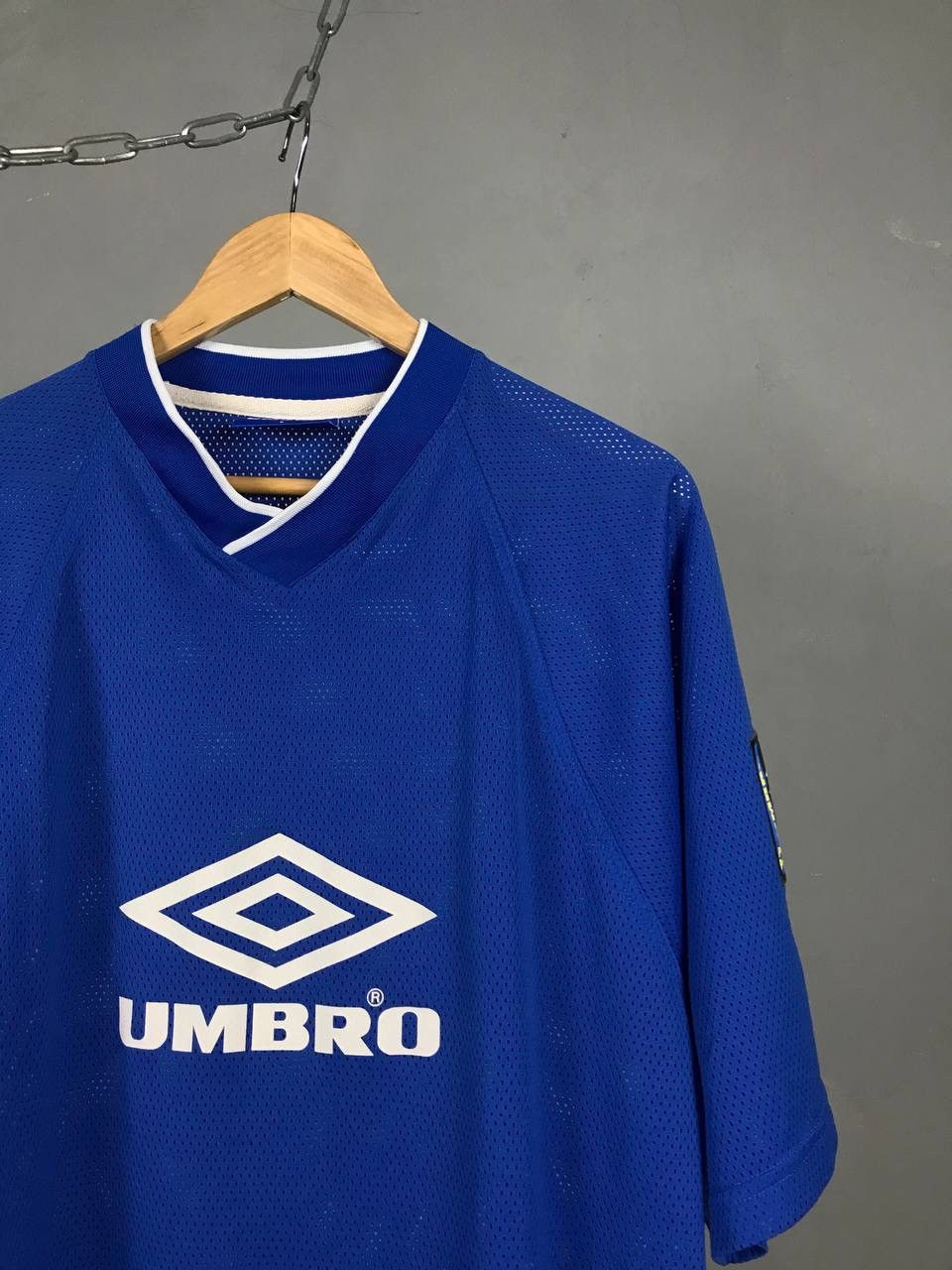 Umbro × Vintage Umbro vintage sportwear overprinted center logo tee Size US L / EU 52-54 / 3 - 2 Thumbnail