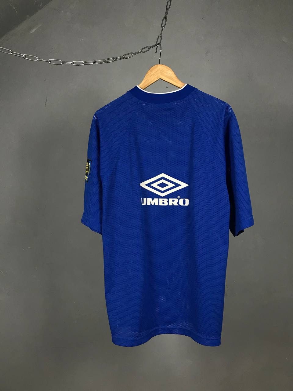 Umbro × Vintage Umbro vintage sportwear overprinted center logo tee Size US L / EU 52-54 / 3 - 6 Thumbnail