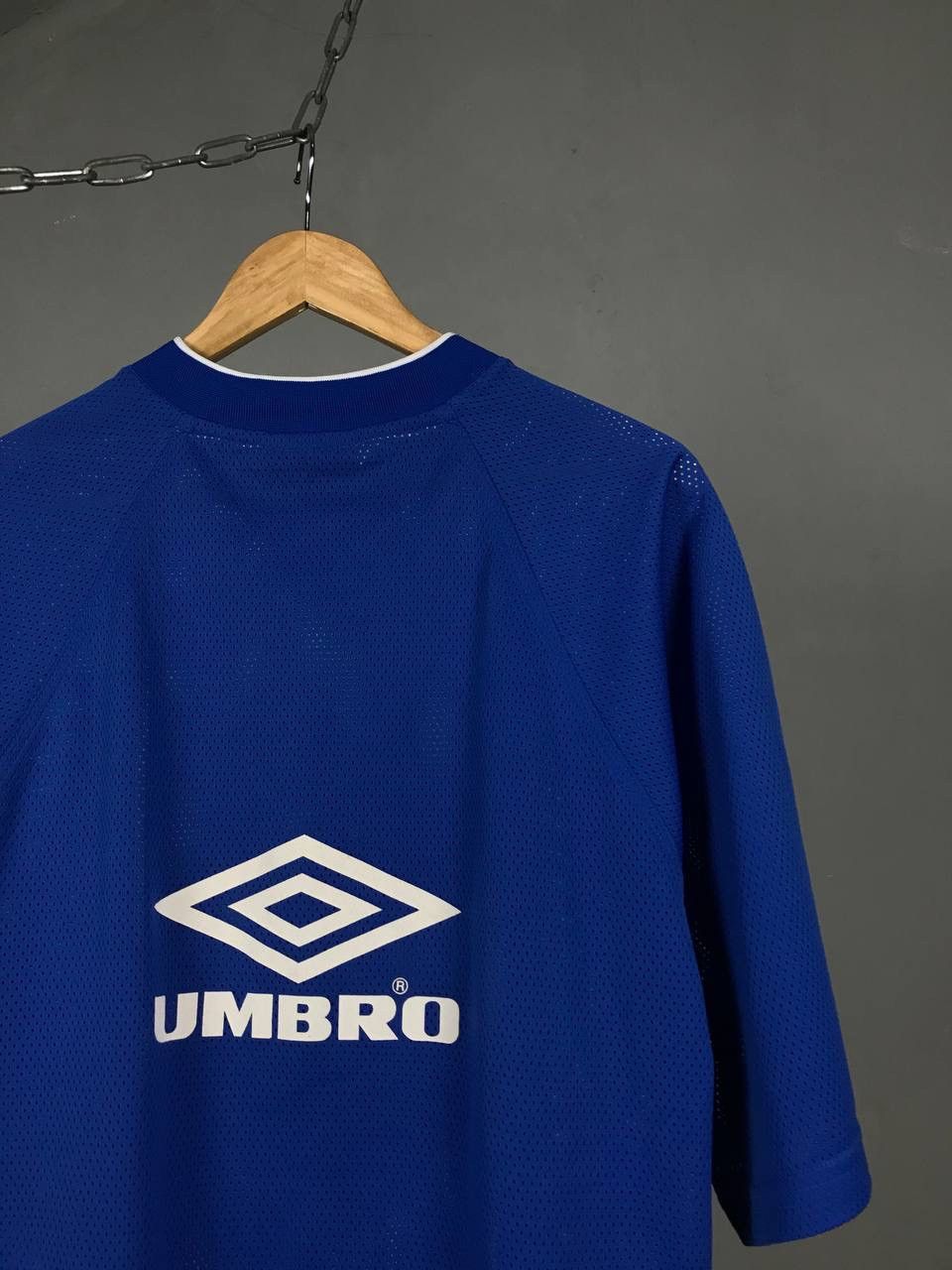 Umbro × Vintage Umbro vintage sportwear overprinted center logo tee Size US L / EU 52-54 / 3 - 7 Thumbnail