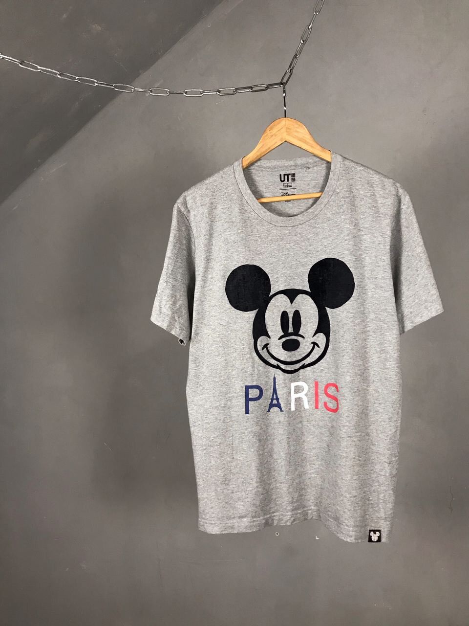 Mickey Mouse Mickey Mouse X Uniqlo Gray Streetwear Tee Size US L / EU 52-54 / 3 - 1 Thumbnail