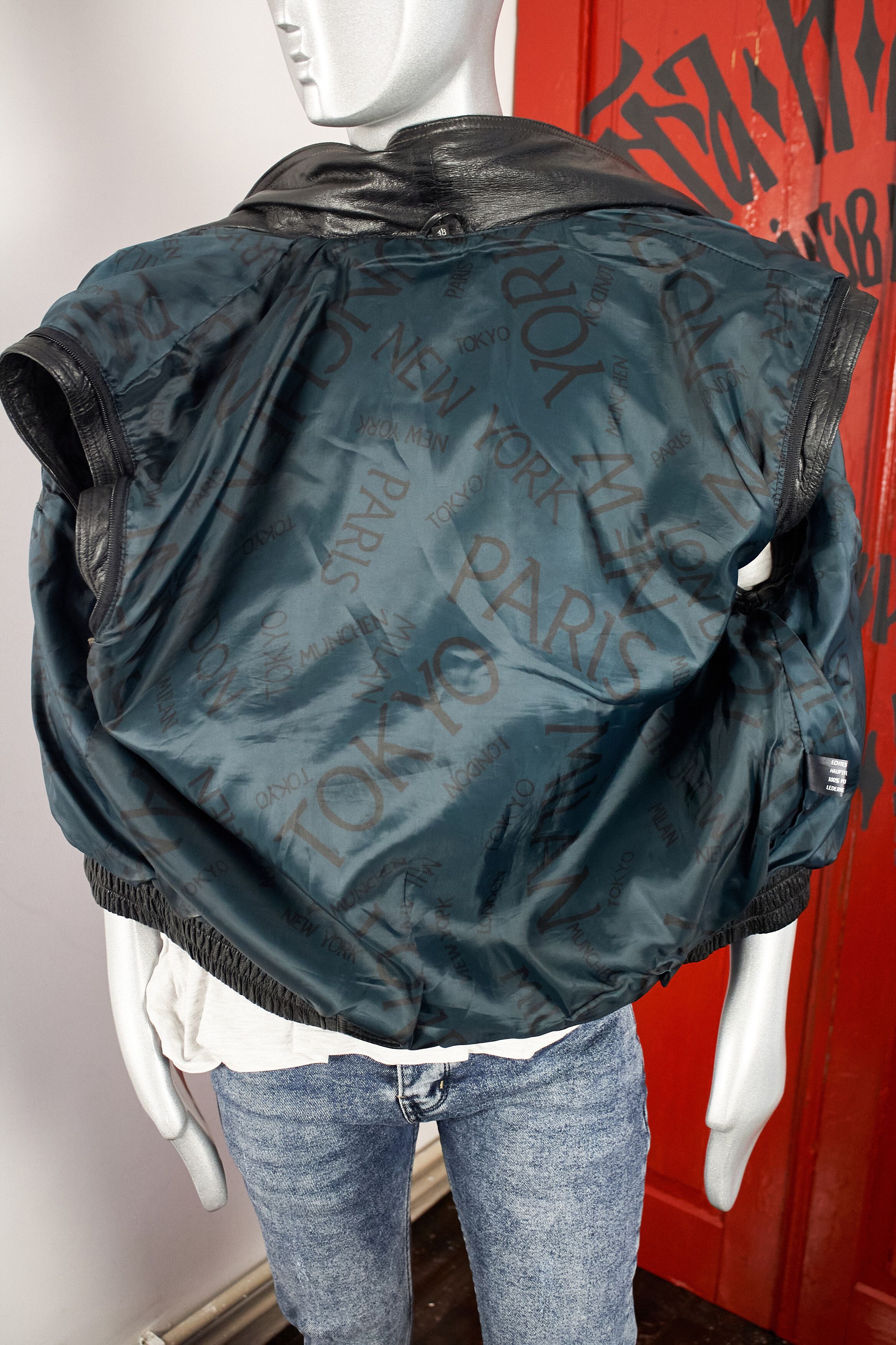 Vintage Vintage black leather jacket, bomber, vest Size US M / EU 48-50 / 2 - 8 Thumbnail
