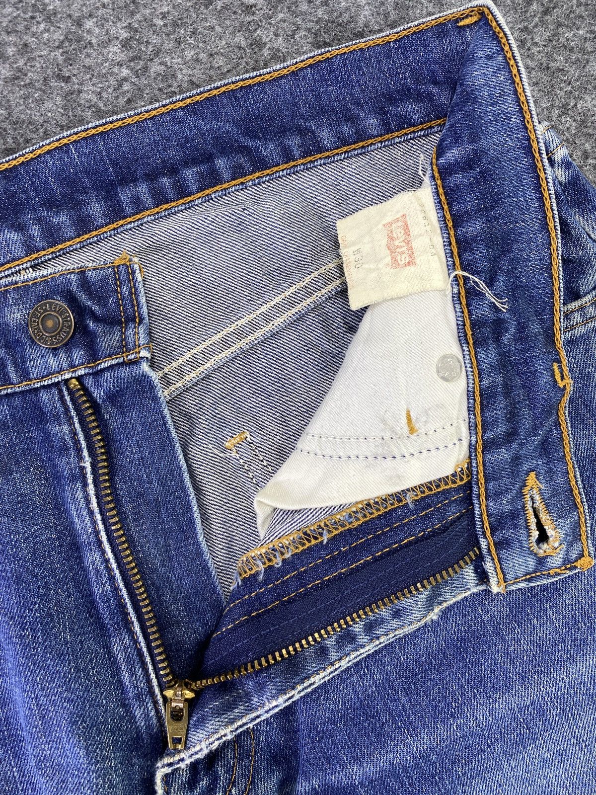 Levi's Vintage Levis 612 Distress Blue Wash Jeans - J803 Size US 30 / EU 46 - 3 Thumbnail