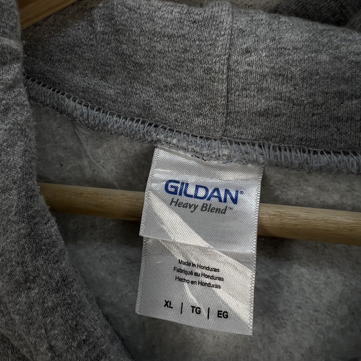 Japanese Brand VINTAGE GILDAN HOODIE STREETWEAR SIGN HAND BIG LOGO Size US XL / EU 56 / 4 - 10 Thumbnail