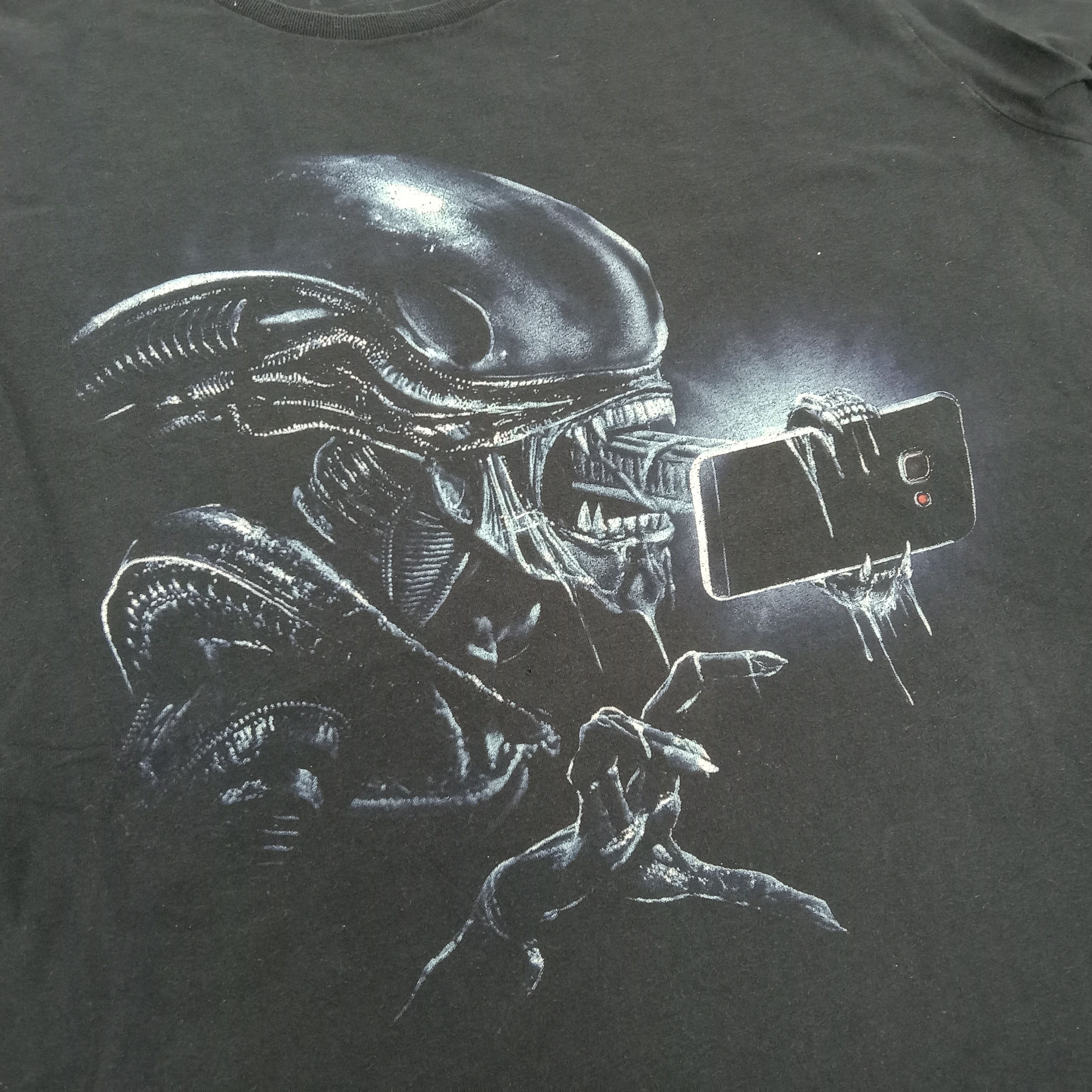 Alien Workshop × Vintage Alien American Science Fiction Movie x Apple iPhone Tshirt Size US L / EU 52-54 / 3 - 2 Thumbnail