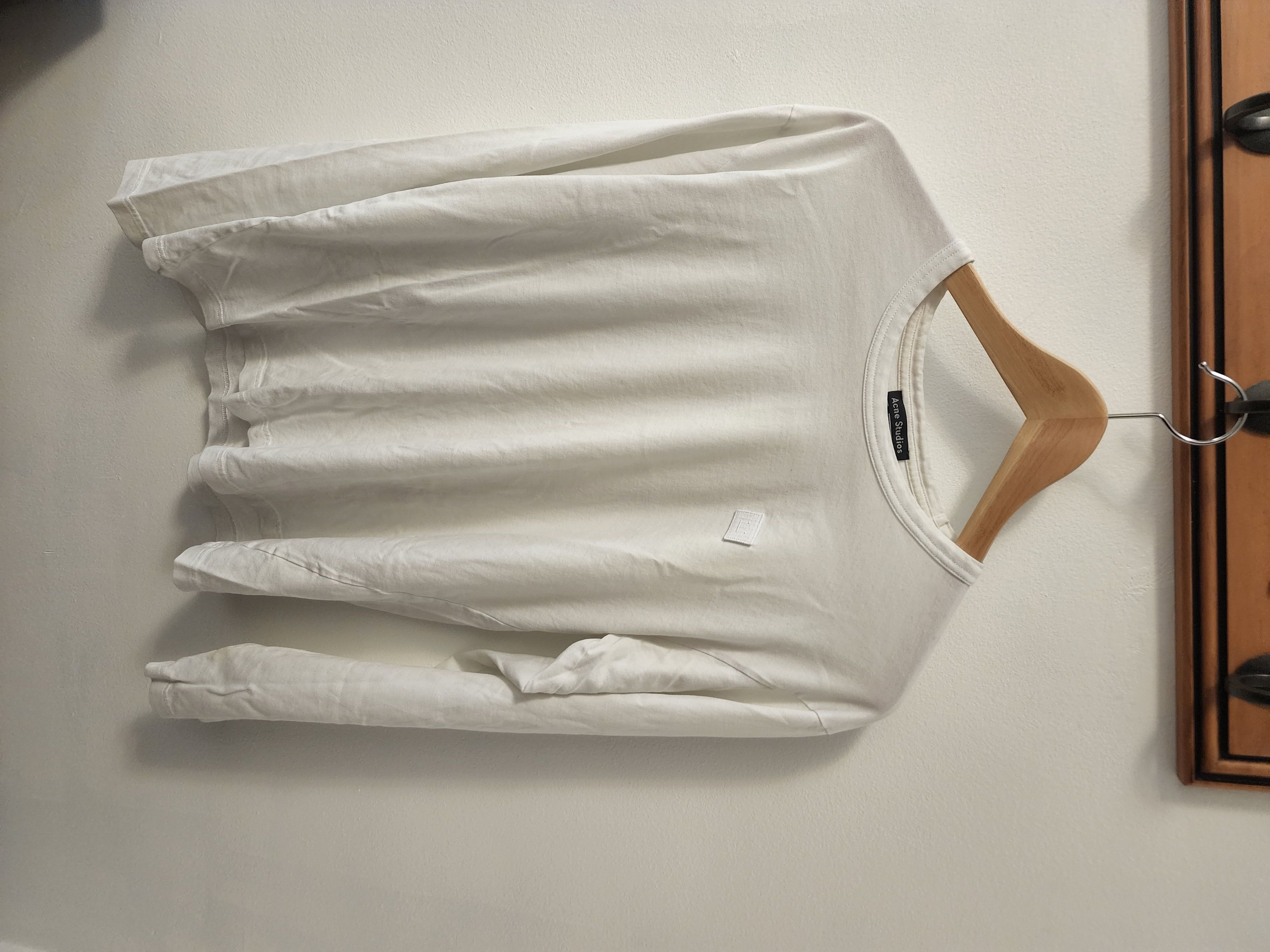 image of Acne Studios Nash L Face Paw17 in White, Men's (Size Medium)