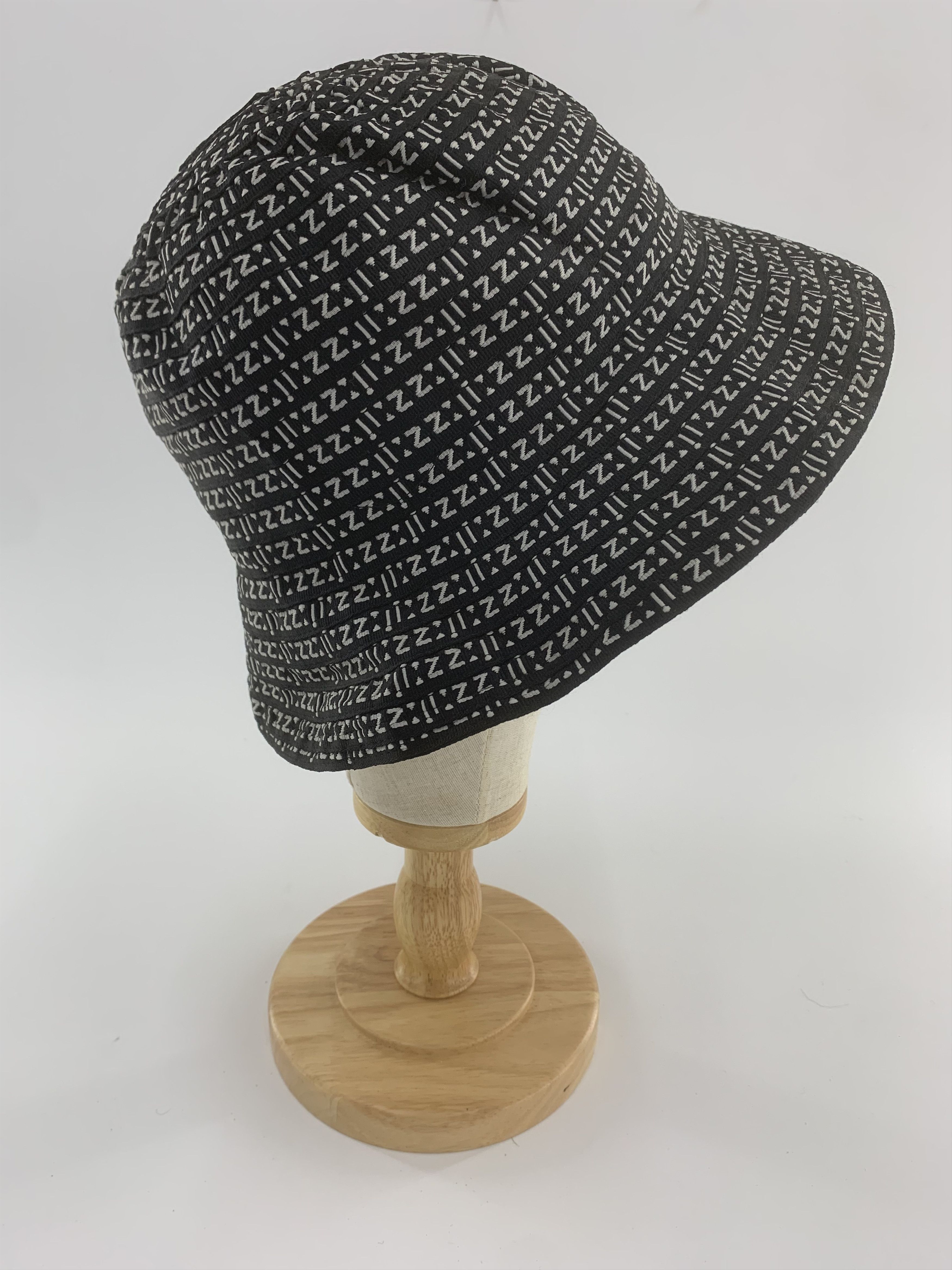 Japanese Brand IZ Bucket Hat Monogram Size ONE SIZE - 4 Thumbnail