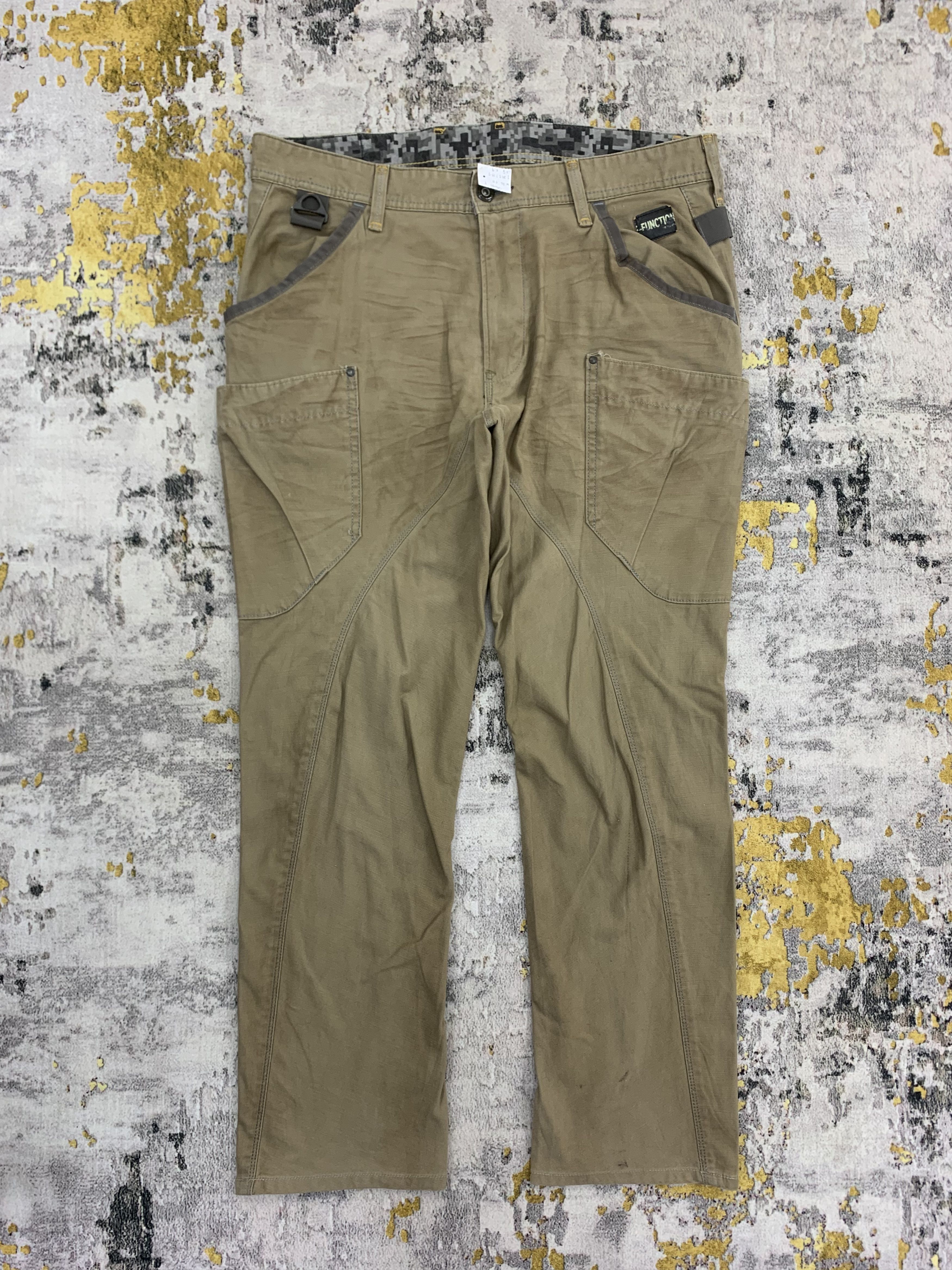 image of Edwin Cargo Pants Tactical Multipocket 36X40 in Brown, Men's