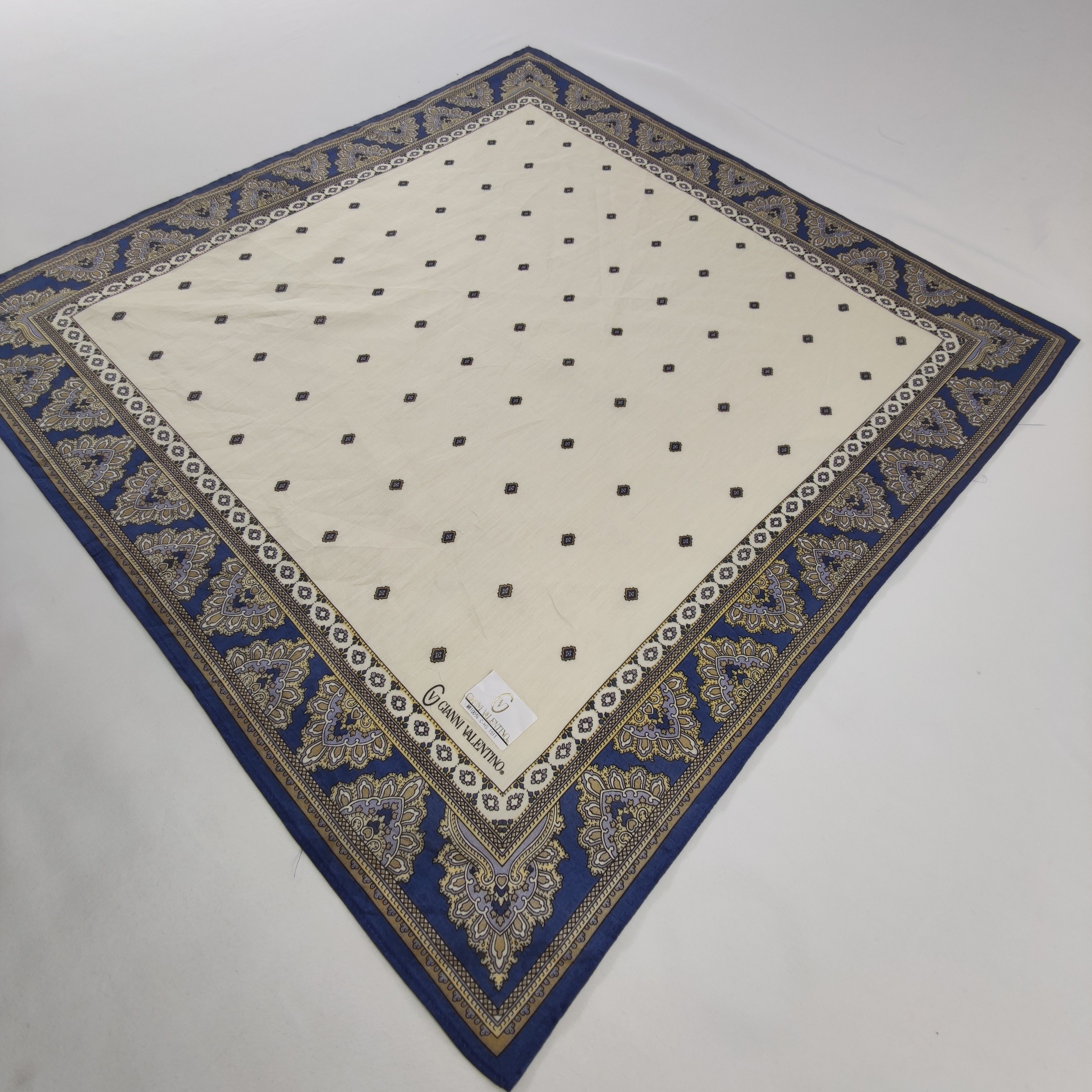 Vintage Gianni Valentino Handkerchief /Neckerchief/Bandana Size ONE SIZE - 3 Thumbnail