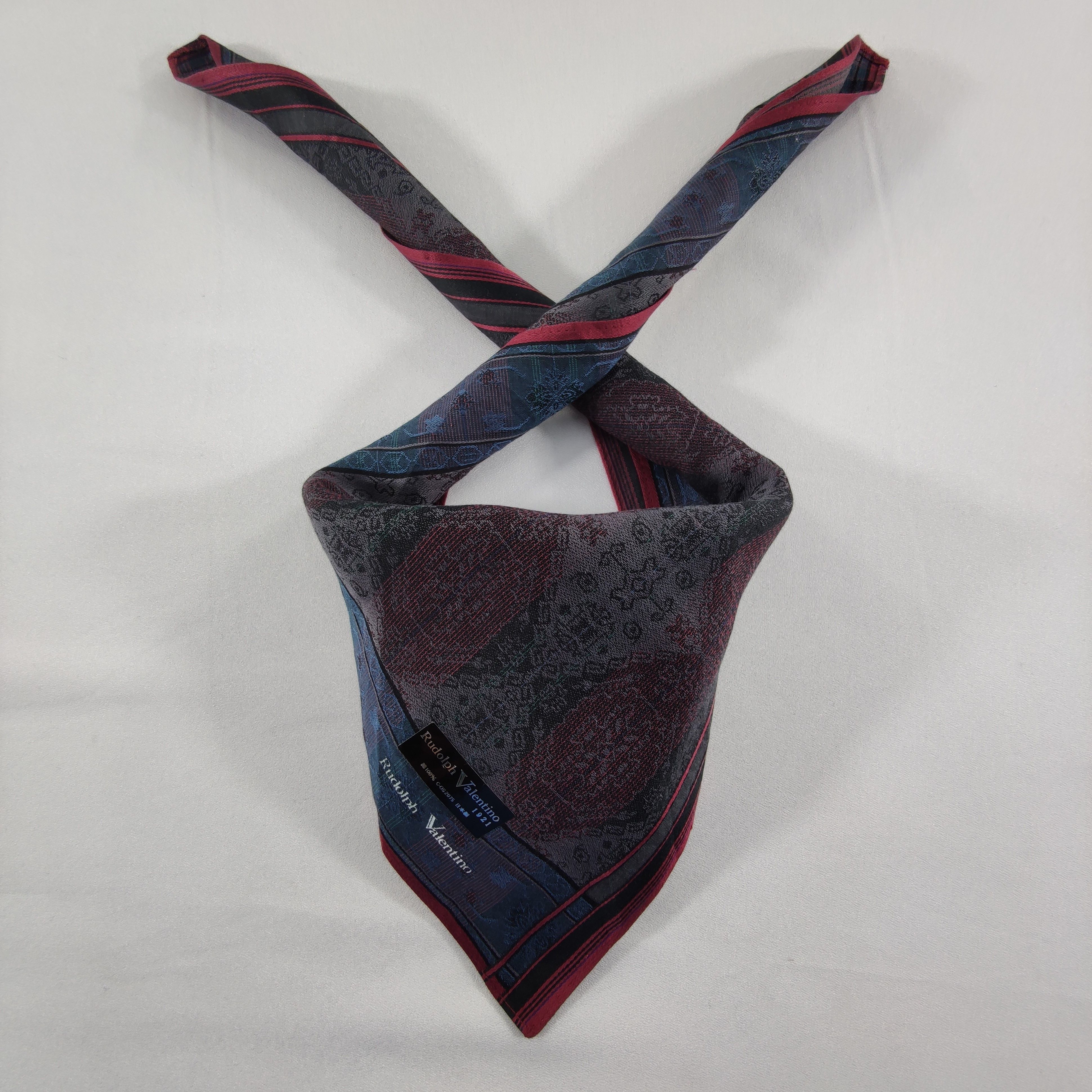 Vintage Rudolph Valentino Handkerchief/Neckerchief/Bandana HC391 Size ONE SIZE - 1 Thumbnail