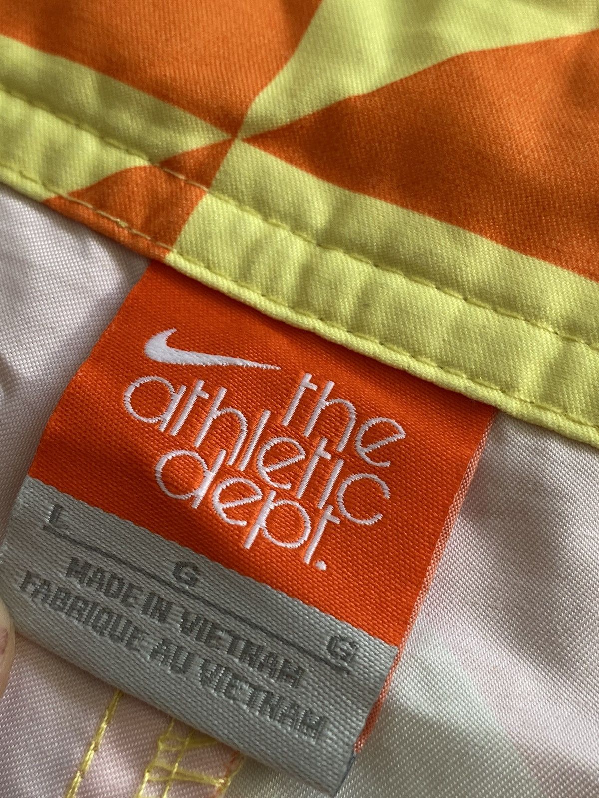 Nike Vintage Nike Swoosh shorts Size US 40 / EU 56 - 8 Thumbnail