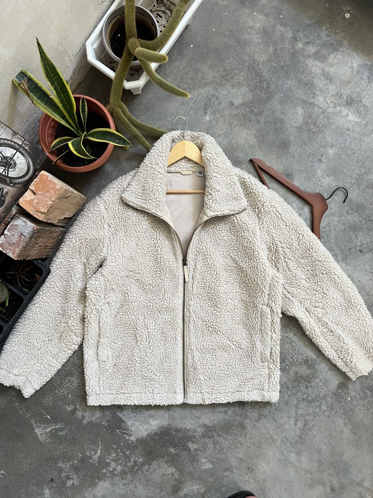 Japanese Brand × Lemaire × Uniqlo STEALS 🏴‍☠️🖤 Uniqlo UUUU DeeP Pile Sherpa Jacket Size US XL / EU 56 / 4 - 1 Thumbnail