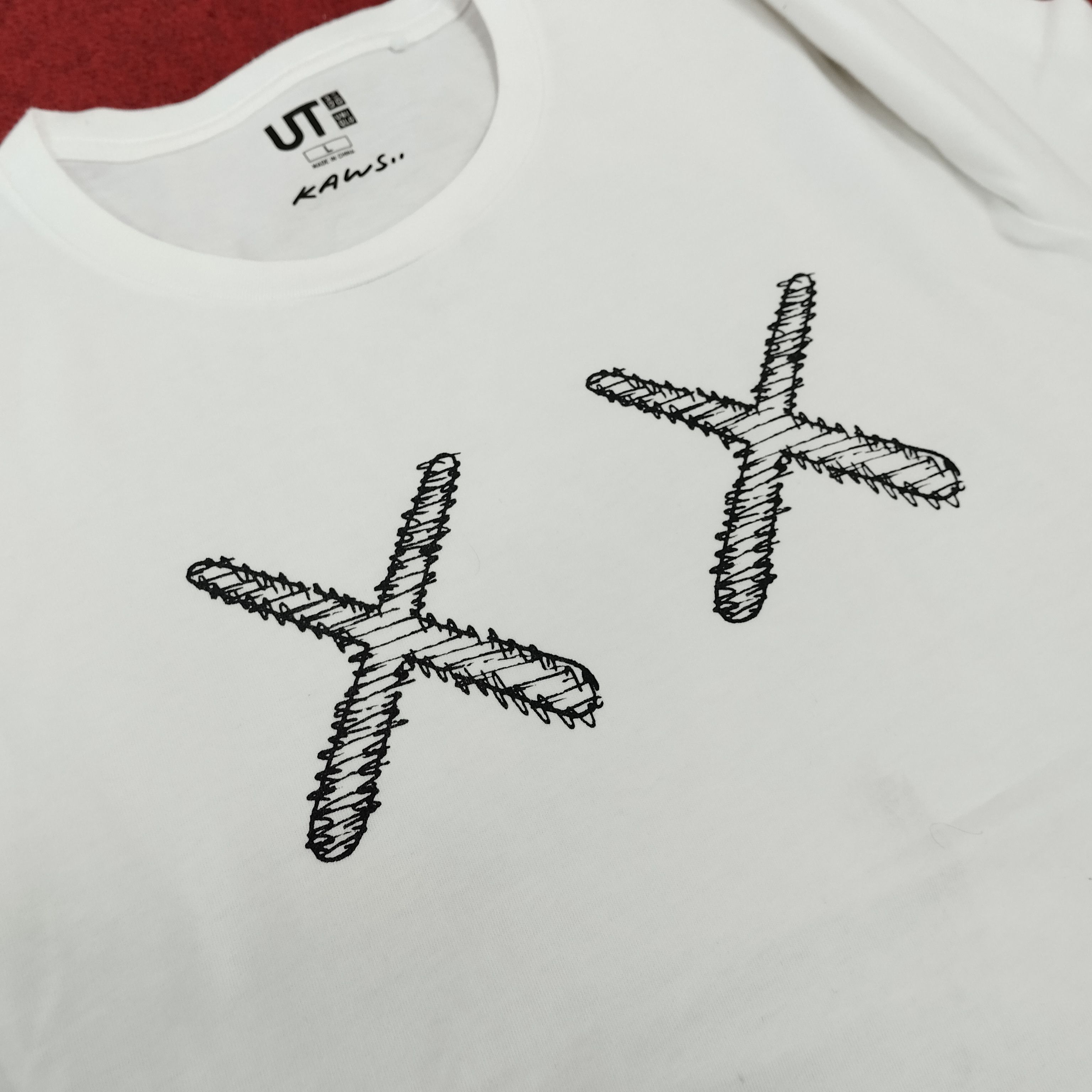 Japanese Brand × Kaws UNIQLO x KAWS Japanese Brand Streetwear Style Tshirt Size US L / EU 52-54 / 3 - 4 Thumbnail