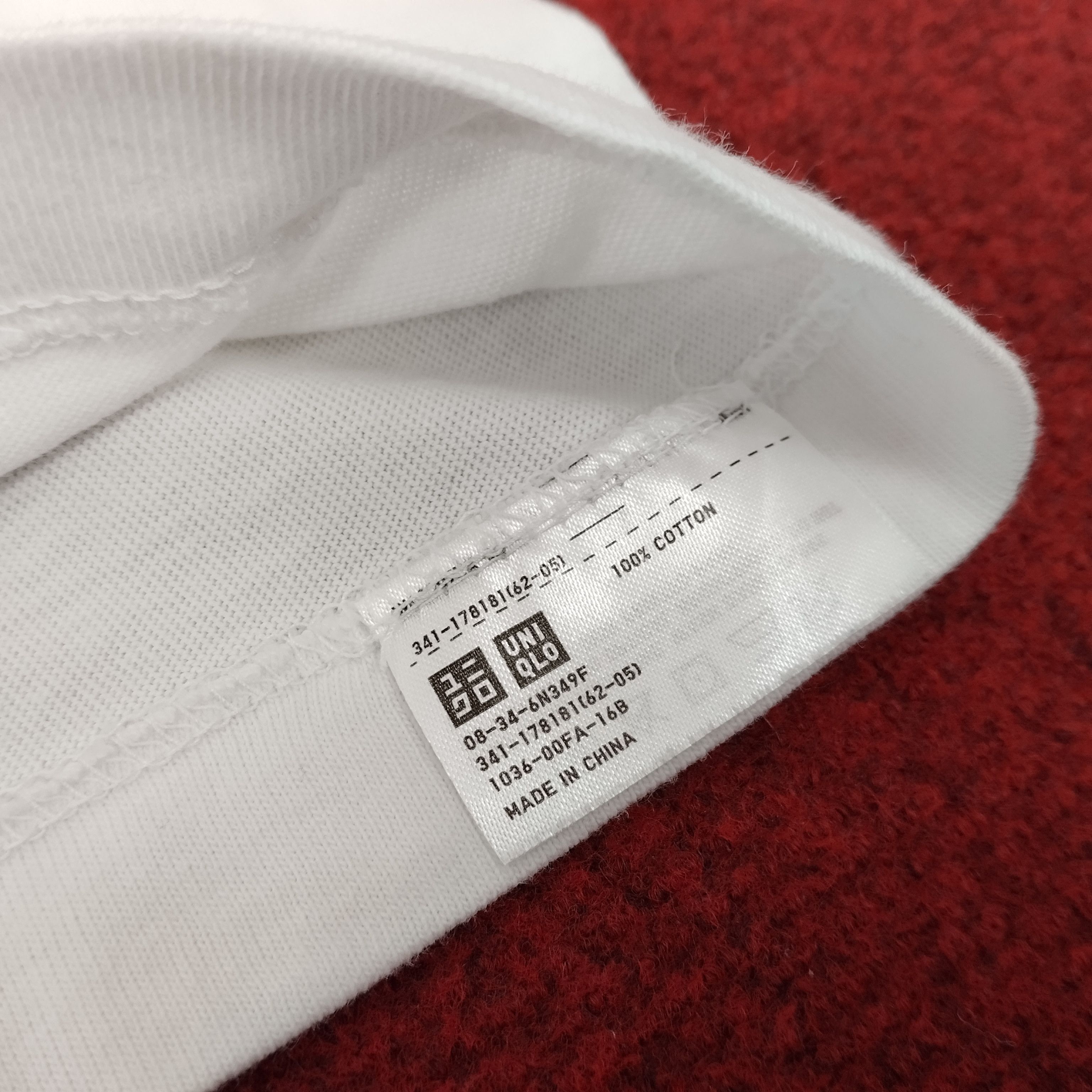 Japanese Brand × Kaws UNIQLO x KAWS Japanese Brand Streetwear Style Tshirt Size US L / EU 52-54 / 3 - 9 Thumbnail