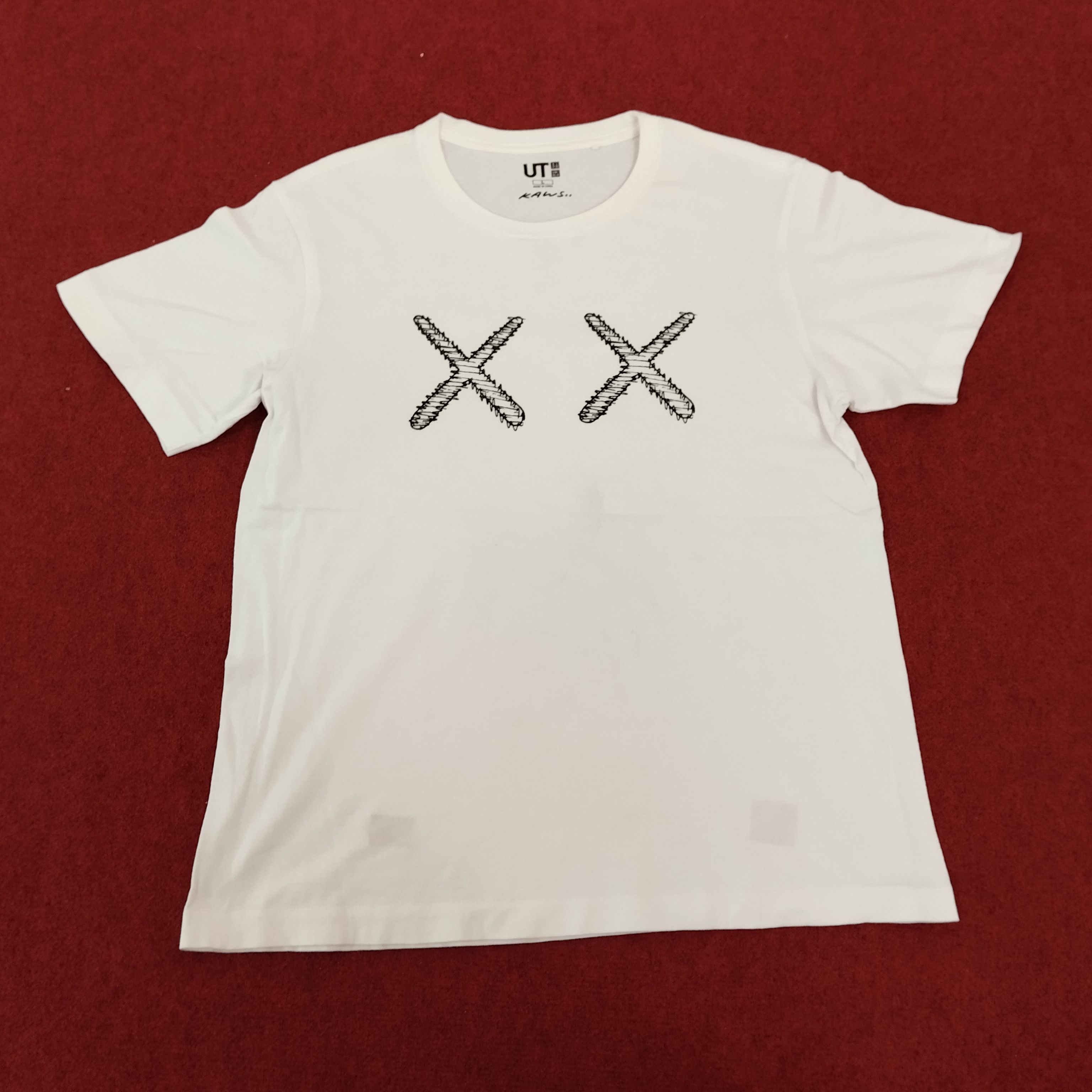 Japanese Brand × Kaws UNIQLO x KAWS Japanese Brand Streetwear Style Tshirt Size US L / EU 52-54 / 3 - 3 Thumbnail