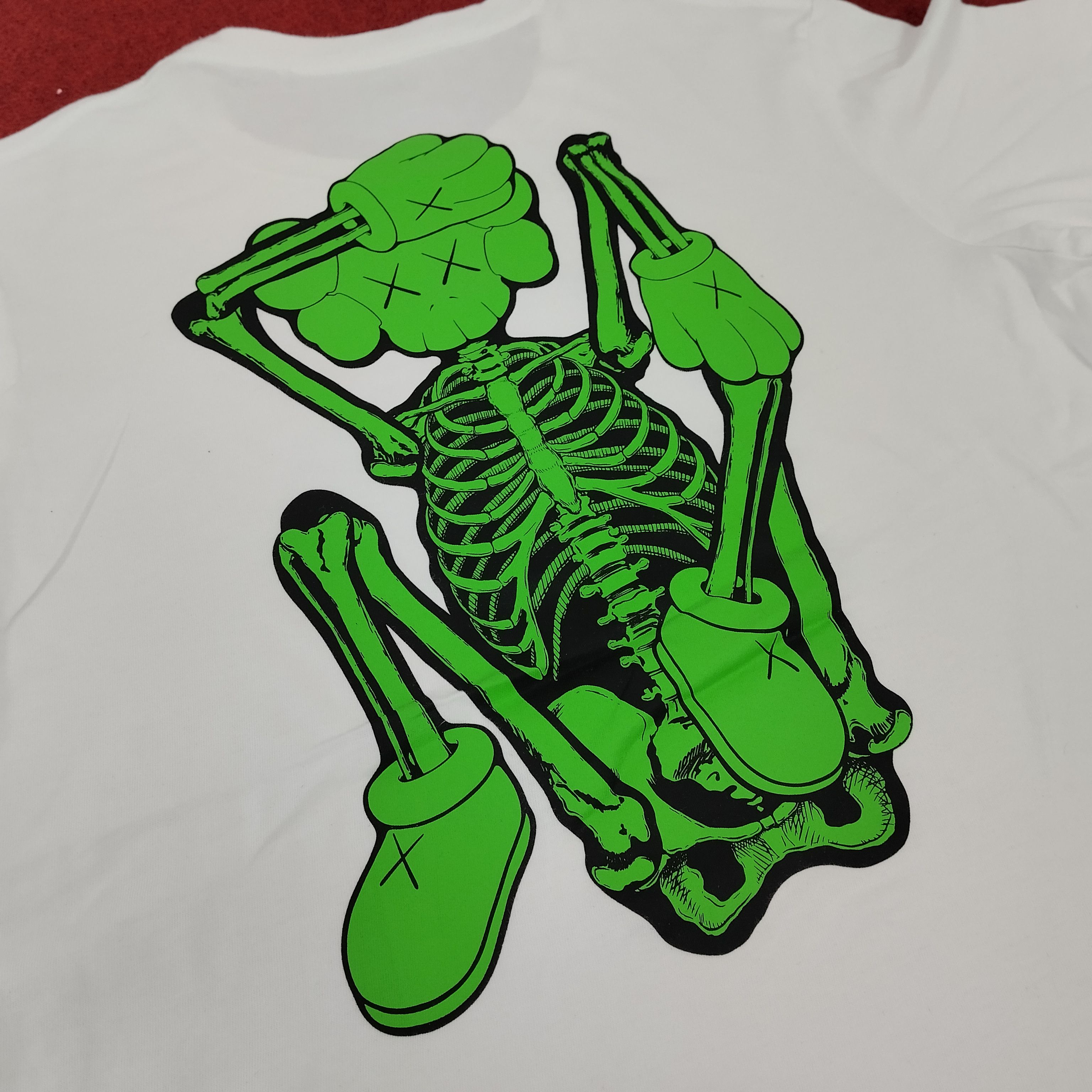Japanese Brand × Kaws UNIQLO x KAWS Japanese Brand Streetwear Style Tshirt Size US L / EU 52-54 / 3 - 2 Thumbnail