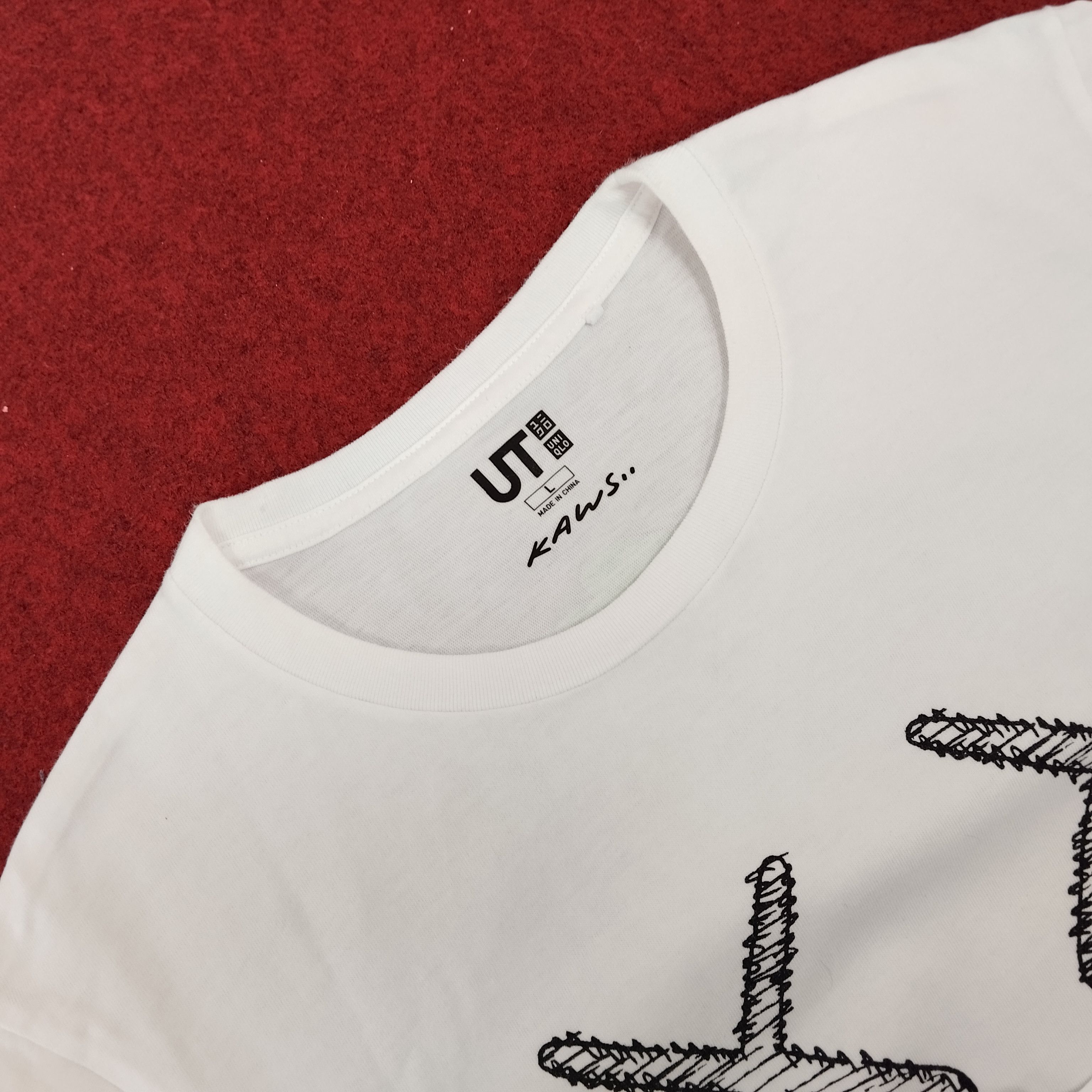 Japanese Brand × Kaws UNIQLO x KAWS Japanese Brand Streetwear Style Tshirt Size US L / EU 52-54 / 3 - 5 Thumbnail