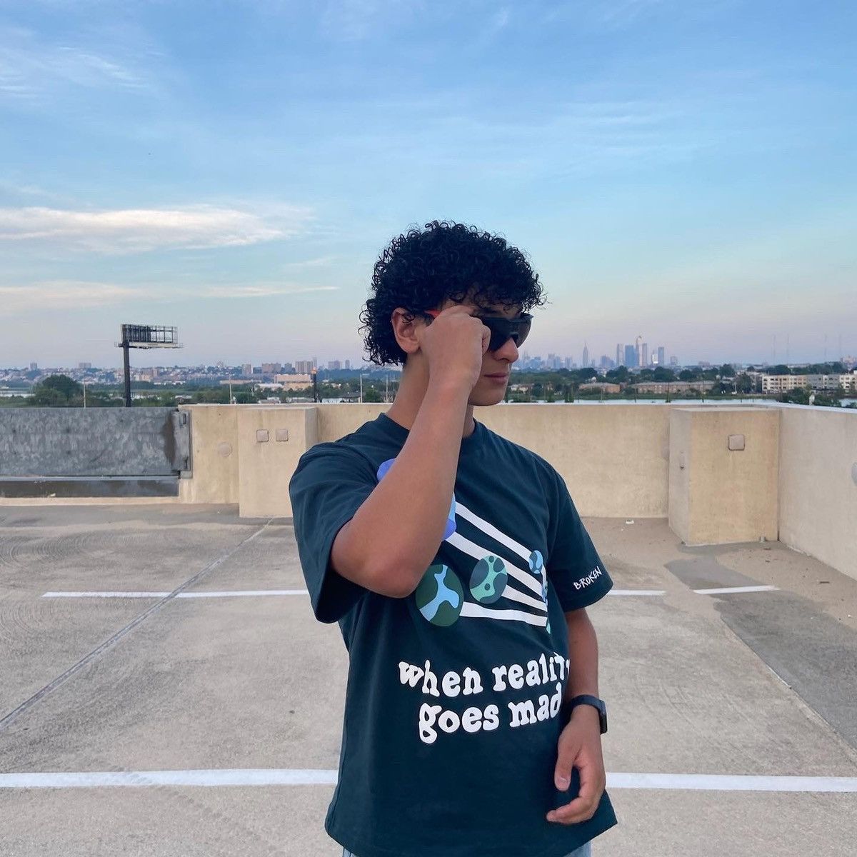 Vintage Broken planet tee Size M / US 6-8 / IT 42-44 - 2 Thumbnail