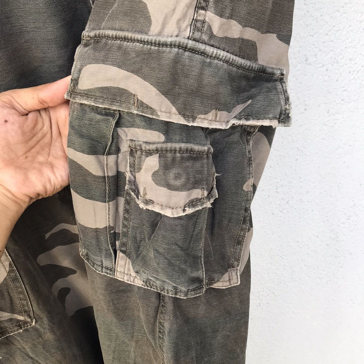 Japanese Brand Vintage Japanese Brand Distressed Camo Tactical Cargo Pants Size US 32 / EU 48 - 6 Thumbnail