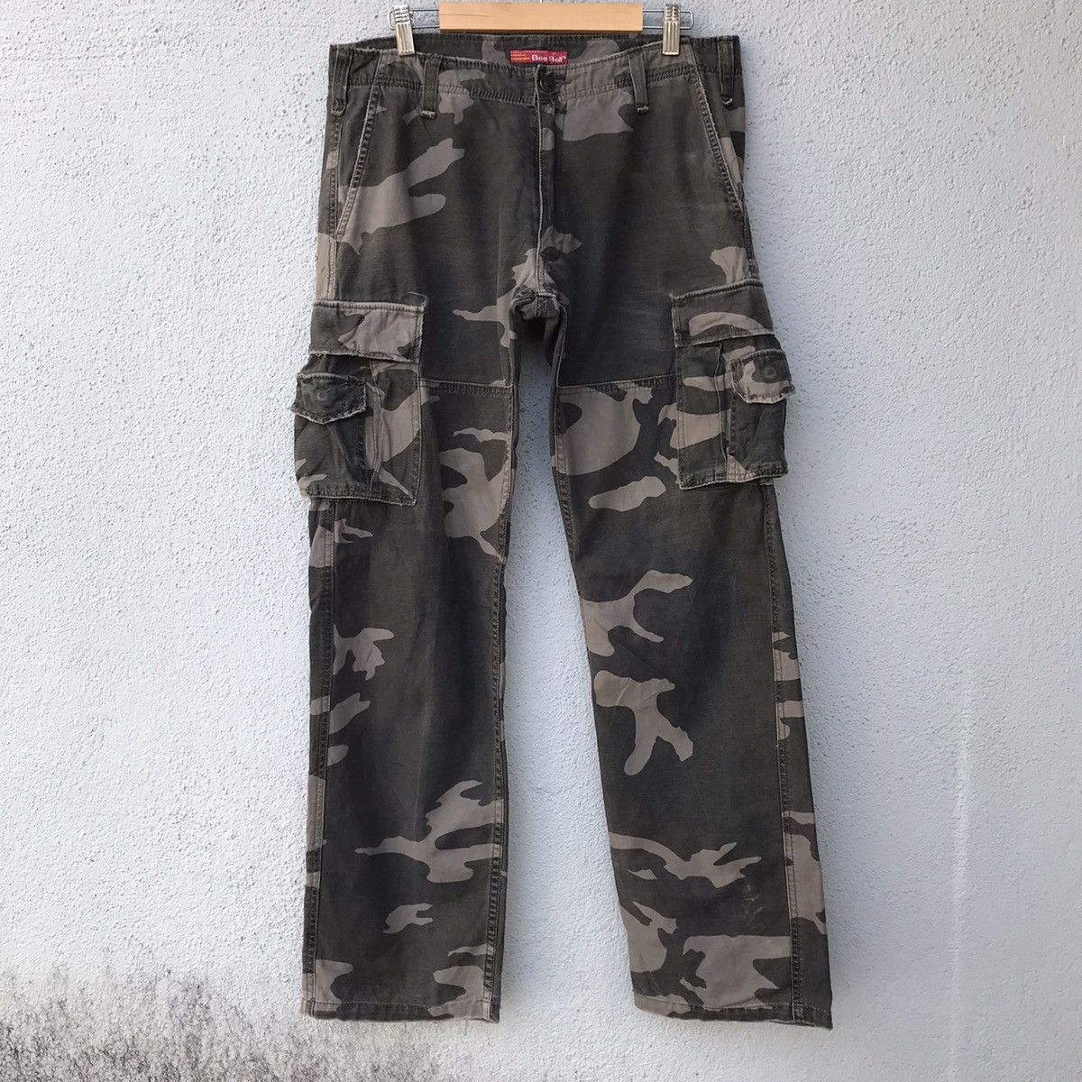 Japanese Brand Vintage Japanese Brand Distressed Camo Tactical Cargo Pants Size US 32 / EU 48 - 1 Thumbnail