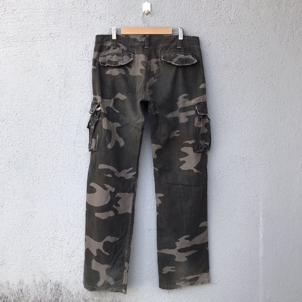 Japanese Brand Vintage Japanese Brand Distressed Camo Tactical Cargo Pants Size US 32 / EU 48 - 19 Thumbnail