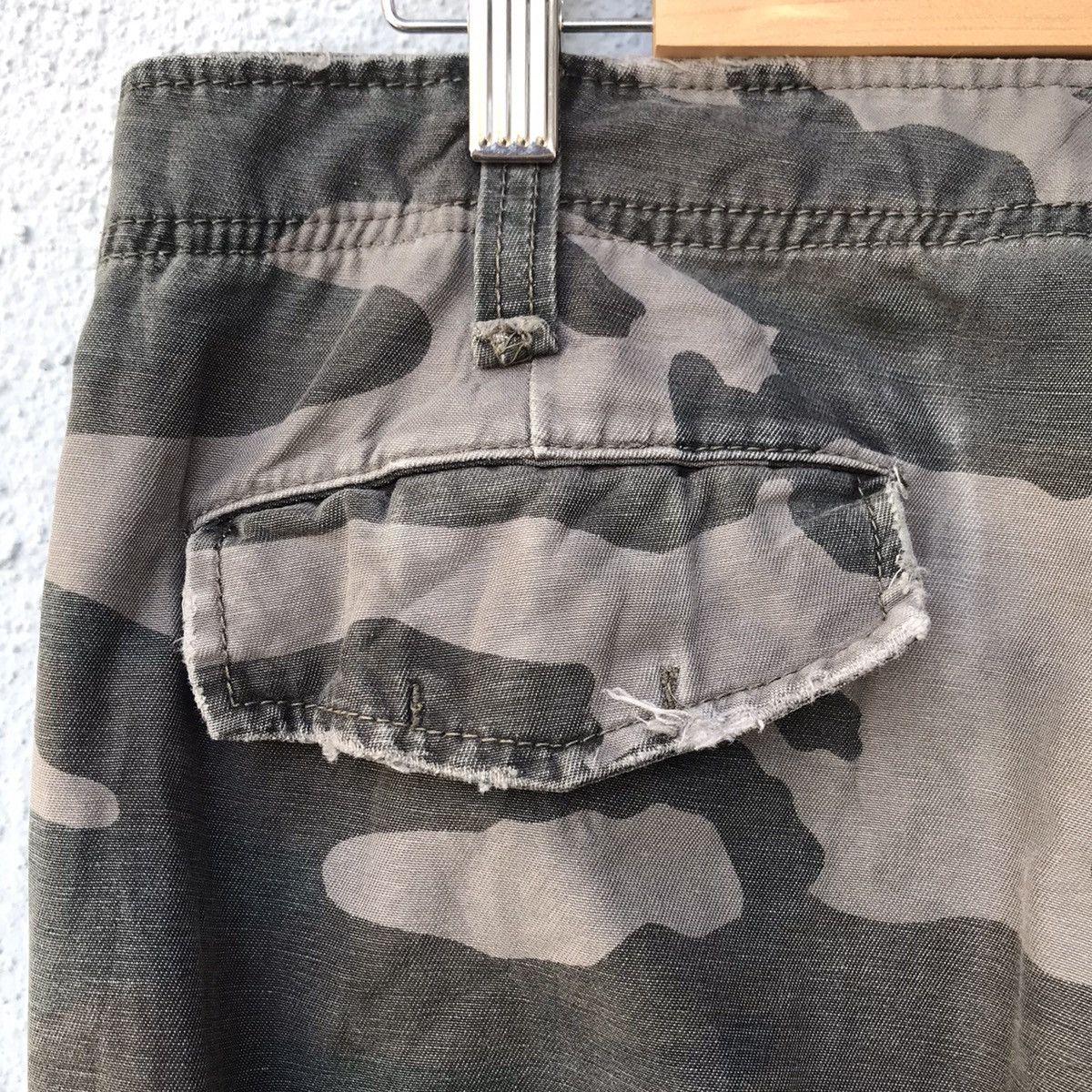 Japanese Brand Vintage Japanese Brand Distressed Camo Tactical Cargo Pants Size US 32 / EU 48 - 16 Thumbnail
