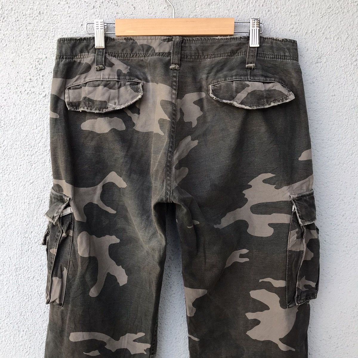 Japanese Brand Vintage Japanese Brand Distressed Camo Tactical Cargo Pants Size US 32 / EU 48 - 18 Thumbnail