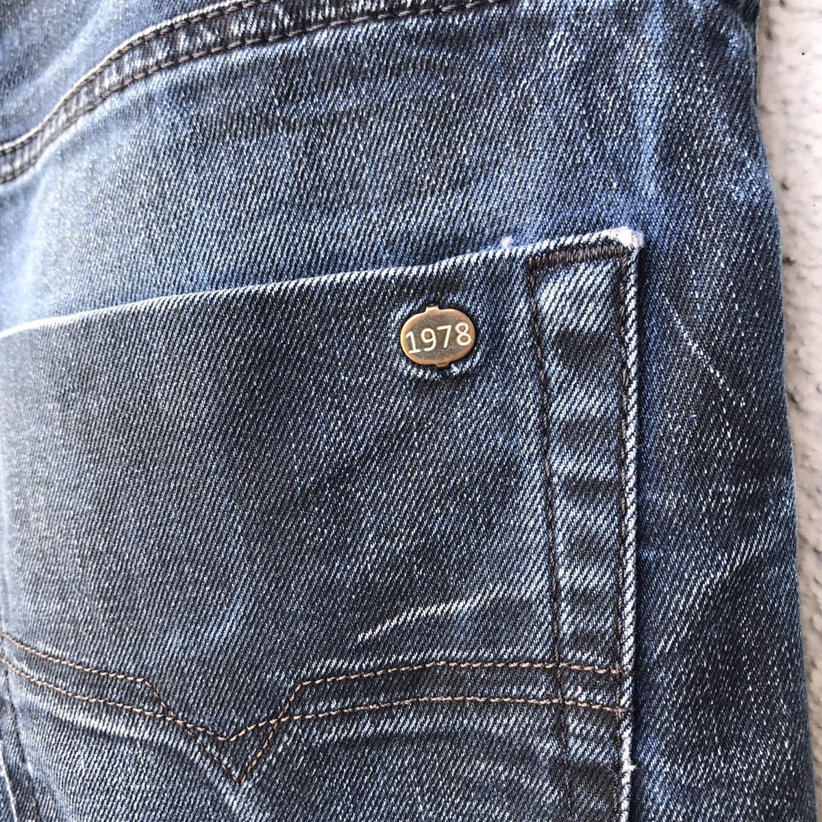 Diesel Vintage Diesel Denim Slim Carrot Jeans Size US 33 - 17 Thumbnail