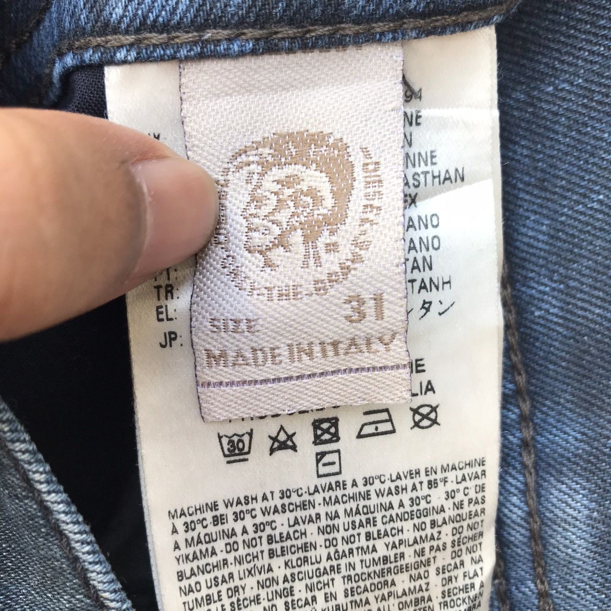 Diesel Vintage Diesel Denim Slim Carrot Jeans Size US 33 - 11 Thumbnail
